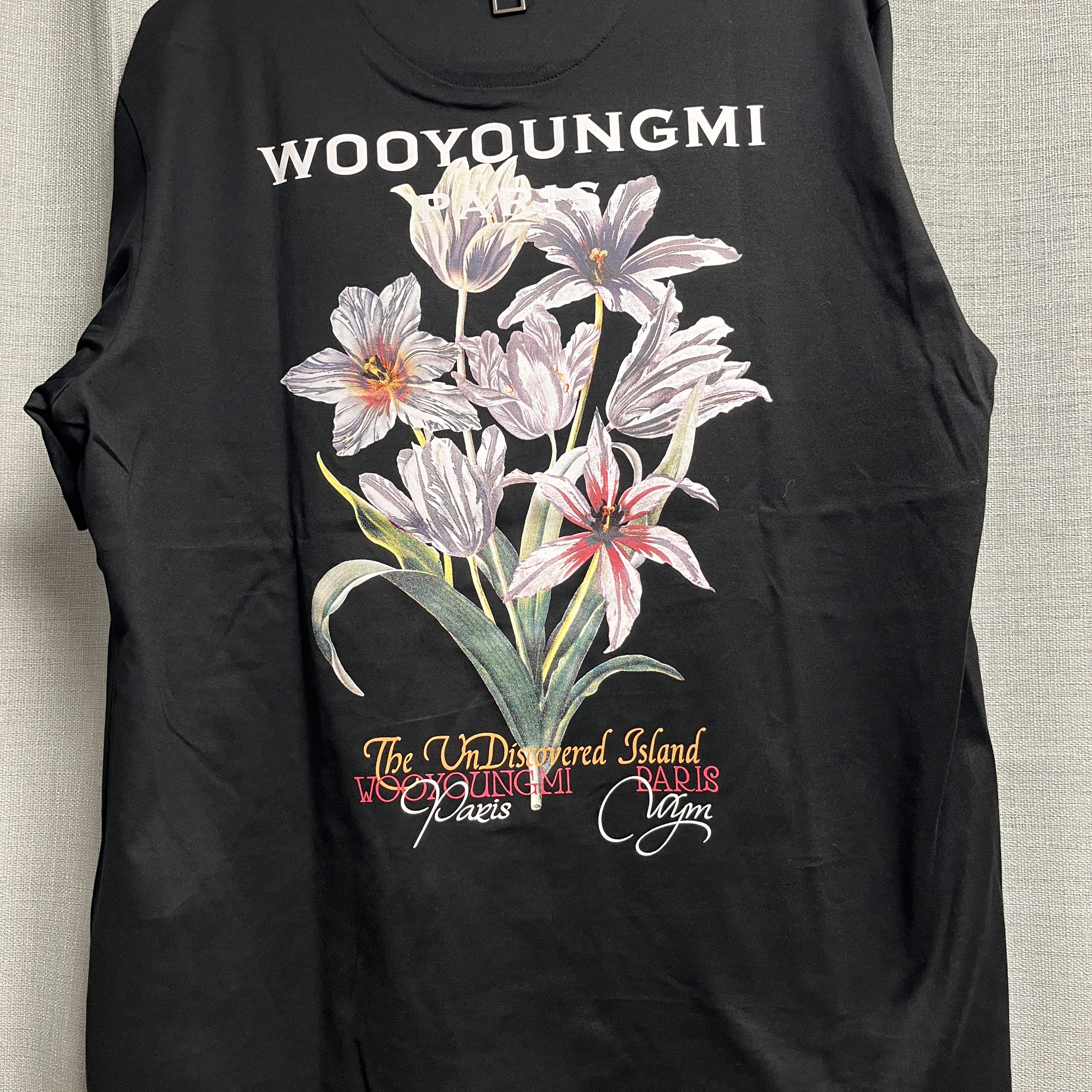 Wooyoungmi Flower Back Logo T-Shirt Black - 24SS 착용 스타일 - 1