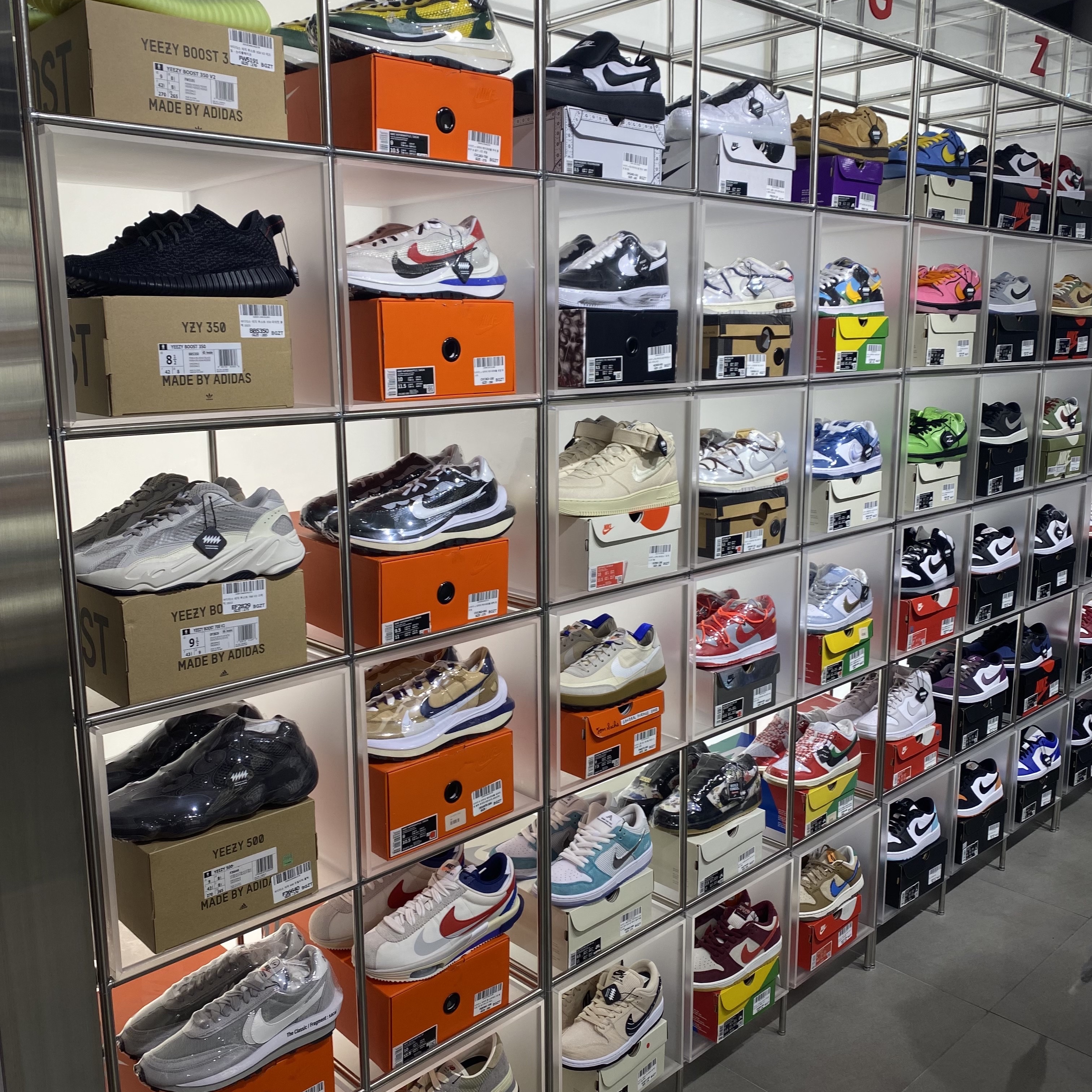 (W) Jordan 1 x Travis Scott Retro Low OG SP Medium Olive, Apple Watch Series 8 45mm GPS Midnight Aluminium Case with Sport Band Midnight (Korean Ver.) 착용 스타일 - 3
