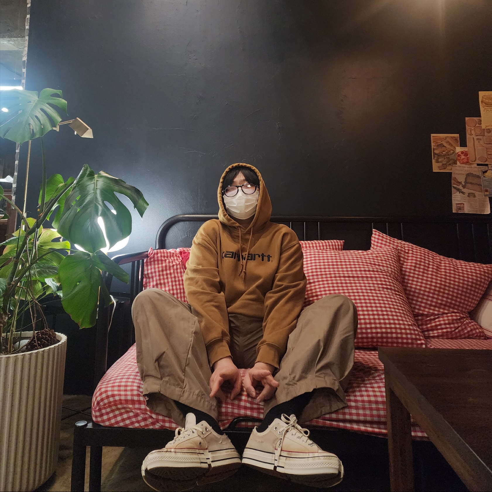 Converse x Feng Chen Wang Chuck 70 Ox 2-in-1 Brown Rice, Gentle Monster Oaa 01(V) Black 착용 스타일 - 1