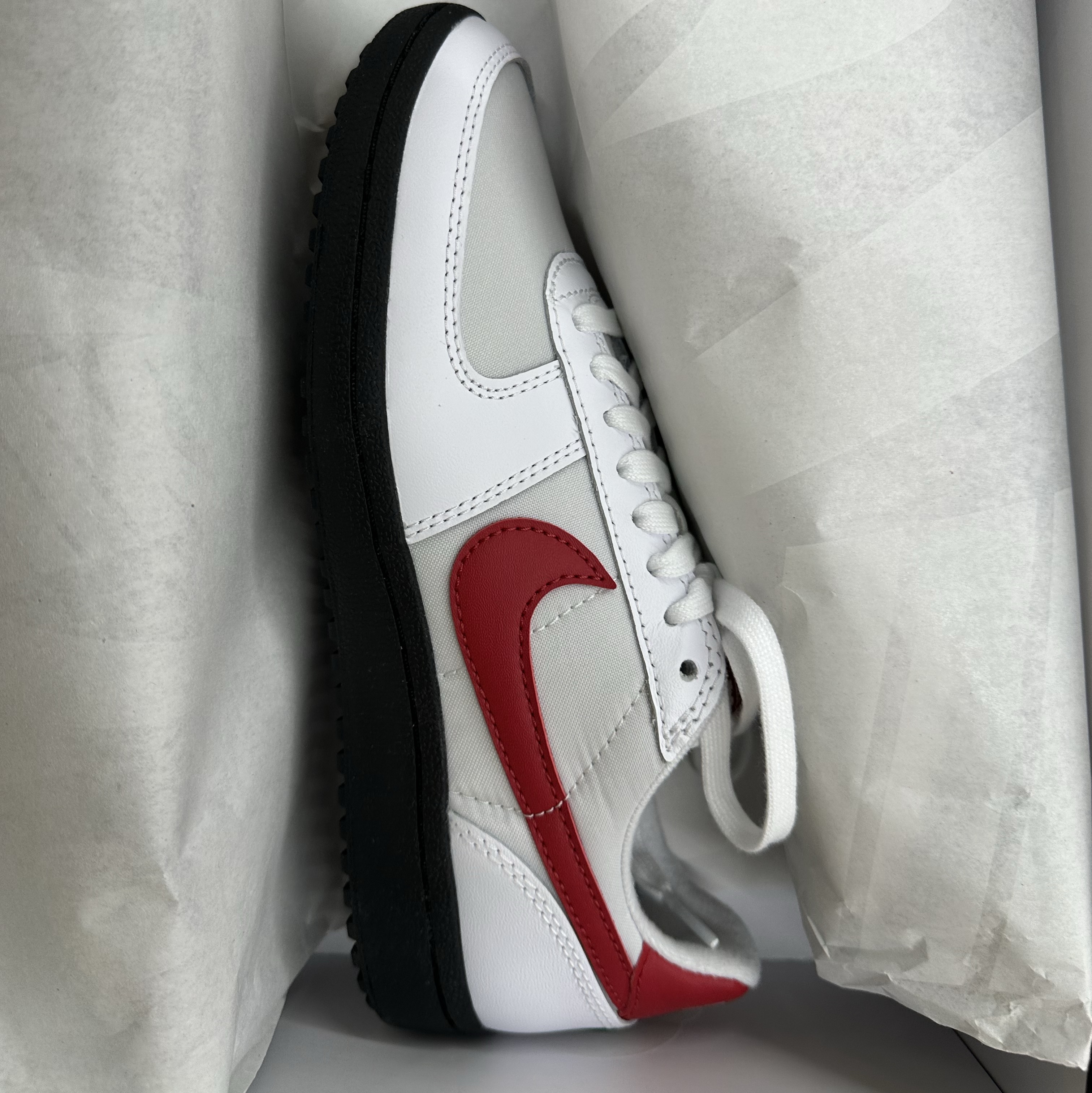 Nike Field General 82 SP White and Varsity Red 착용 스타일