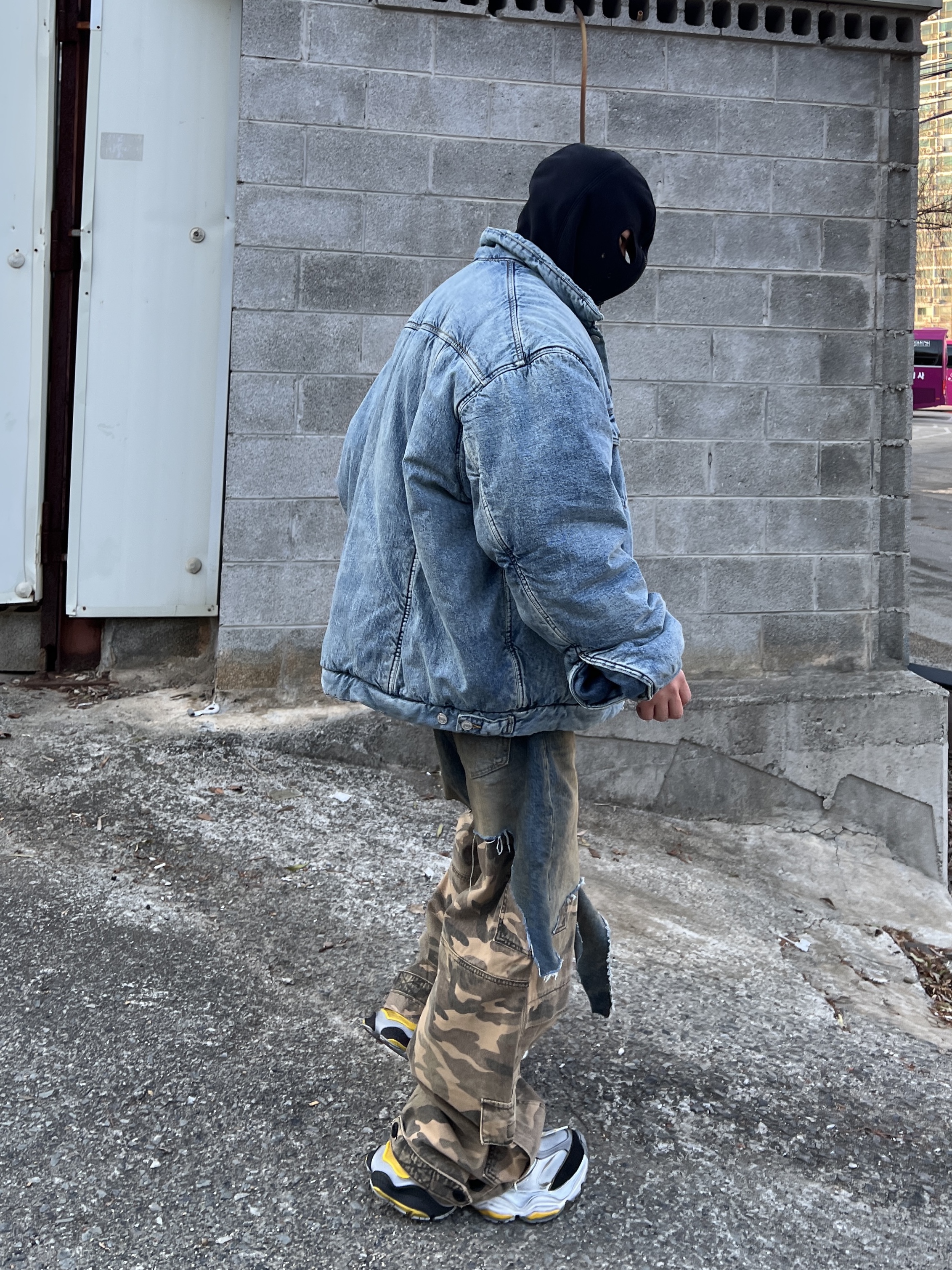 Balenciaga Cargo Sneakers Grey Black Yellow, Balenciaga Padded Jacket Light Blue 착용 스타일 - 2
