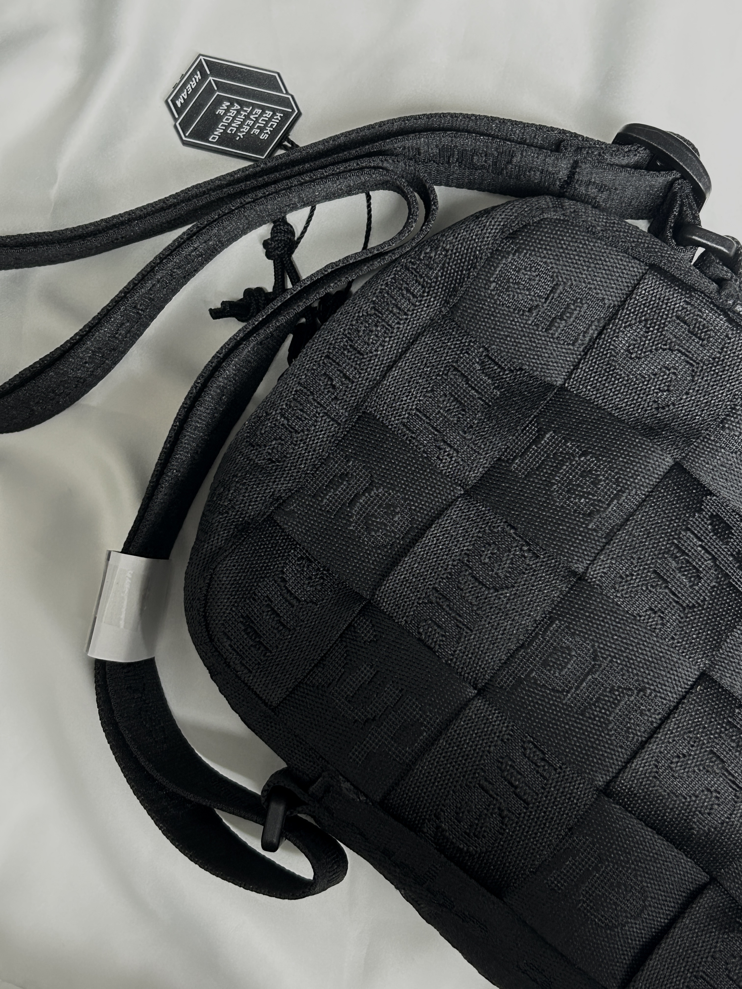 Supreme Woven Shoulder Bag Black - 23SS 착용 스타일