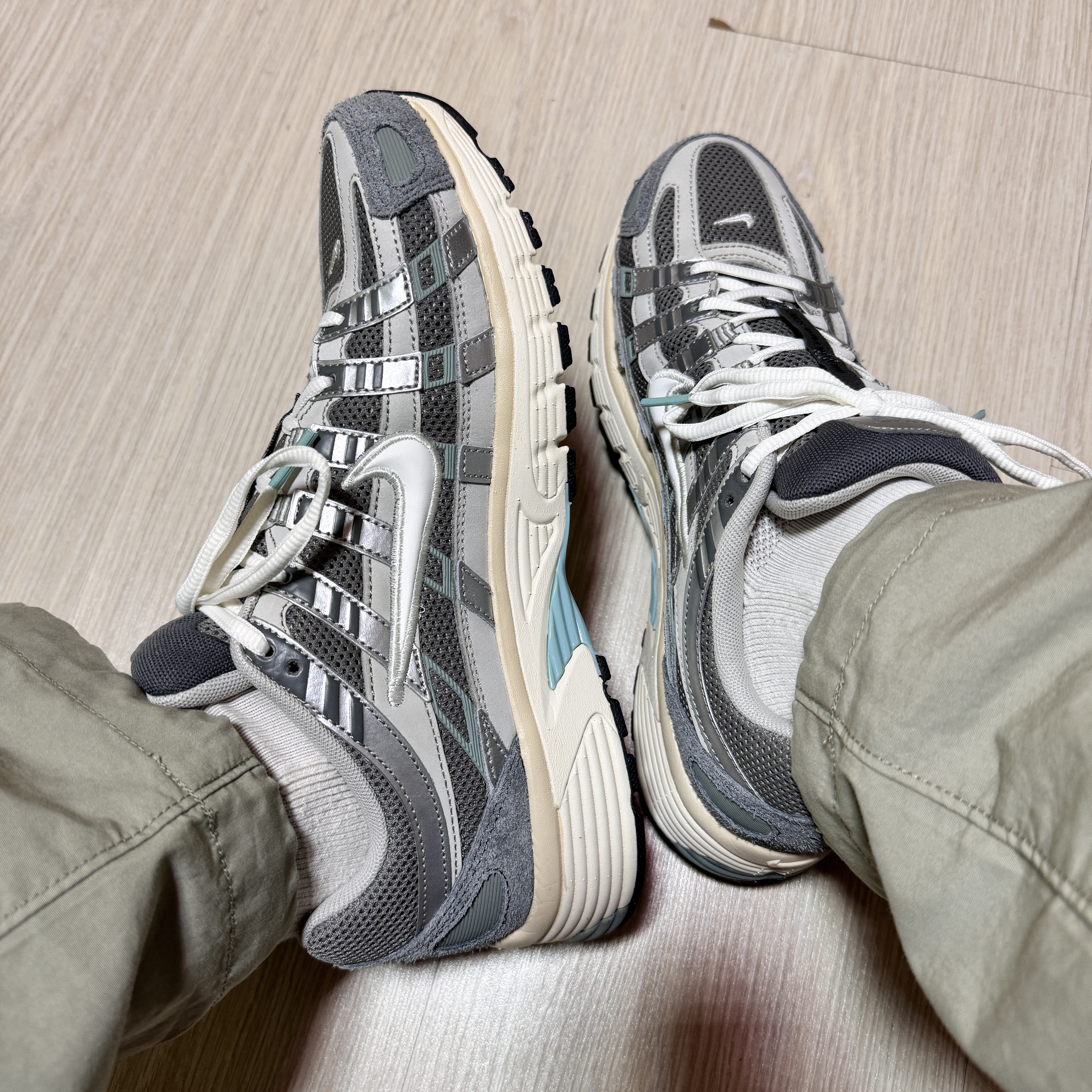 Nike P-6000 Flat Pewter Light Iron Ore, (W) Nike Zoom Vomero 5 Cobblestone and Flat Pewter 착용 스타일 - 2