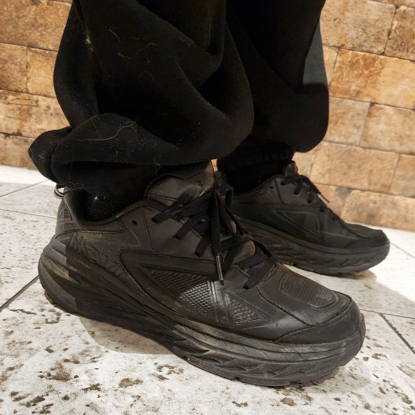 Hoka Bondi LTR Black - Wide 착용 스타일 - 2