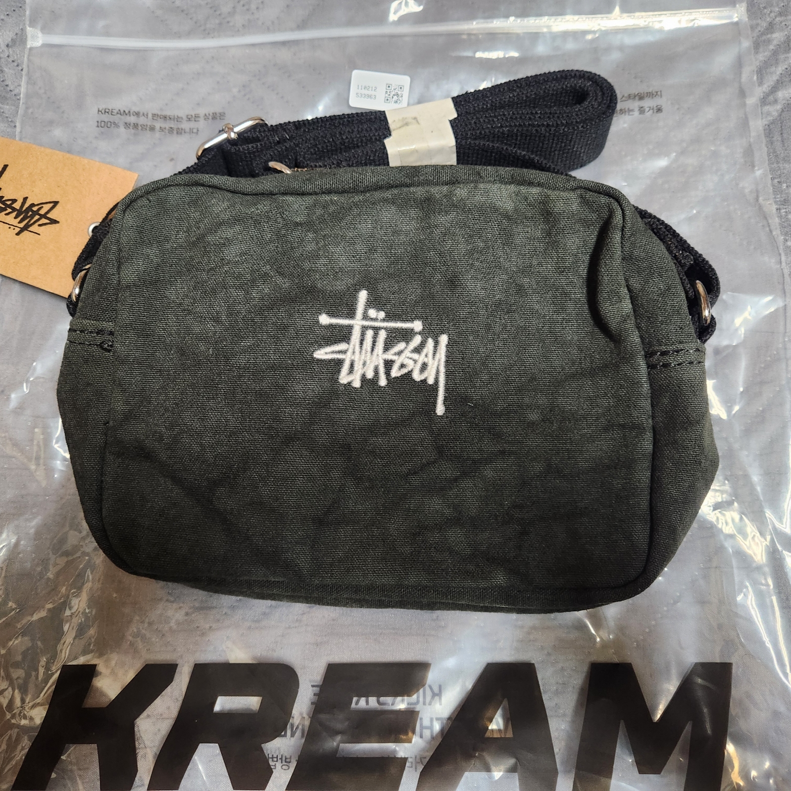 Stussy Canvas Side Pouch Washed Black 착용 스타일