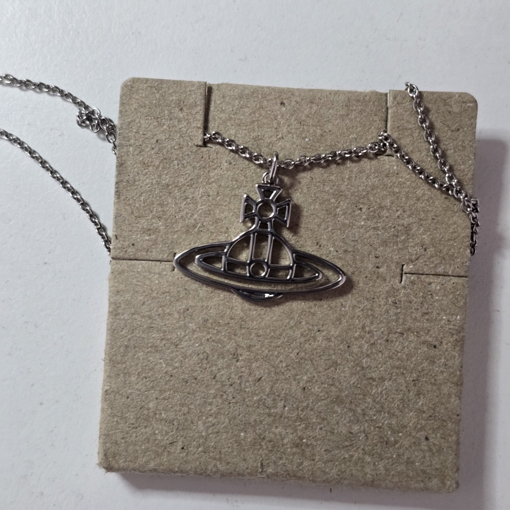 Vivienne Westwood Thin Line Short Flat Orb Pendant Silver 착용 스타일