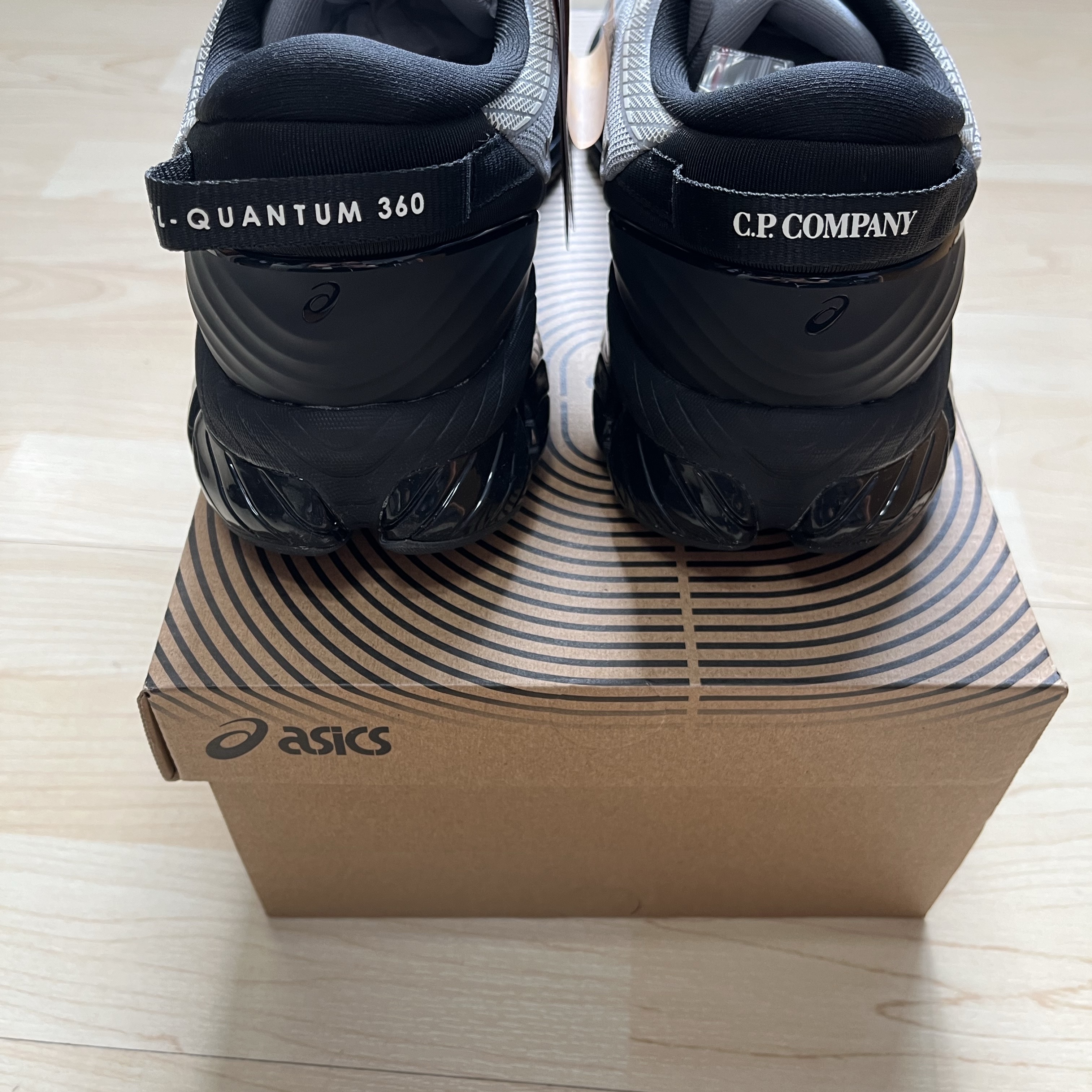 Asics x C.P. Company Gel-Quantum 360 VIII Cement Grey 착용 스타일 - 3