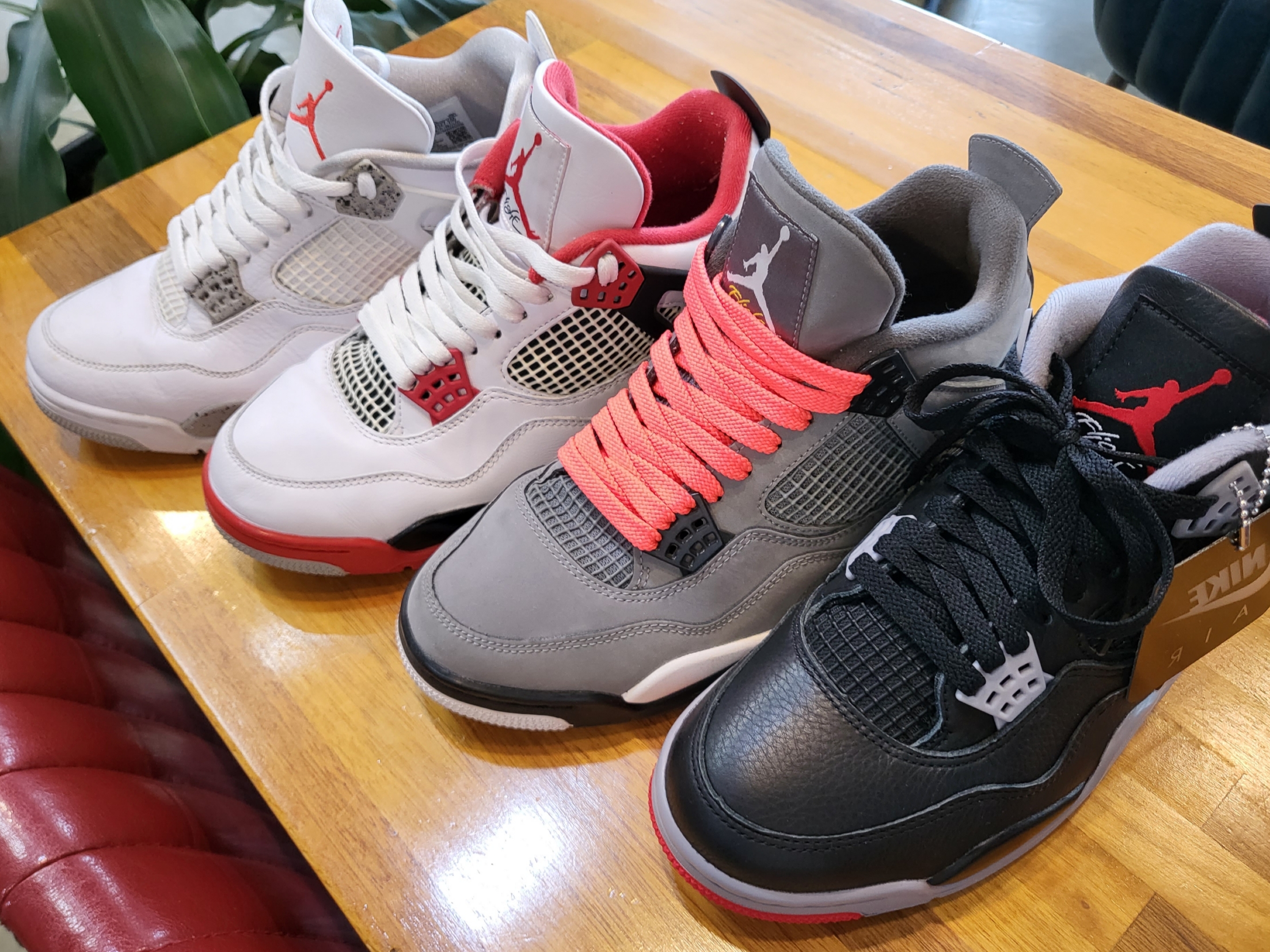 Jordan 4 Retro Bred Reimagined, Jordan 4 Retro OG Fire Red 2020 착용 스타일