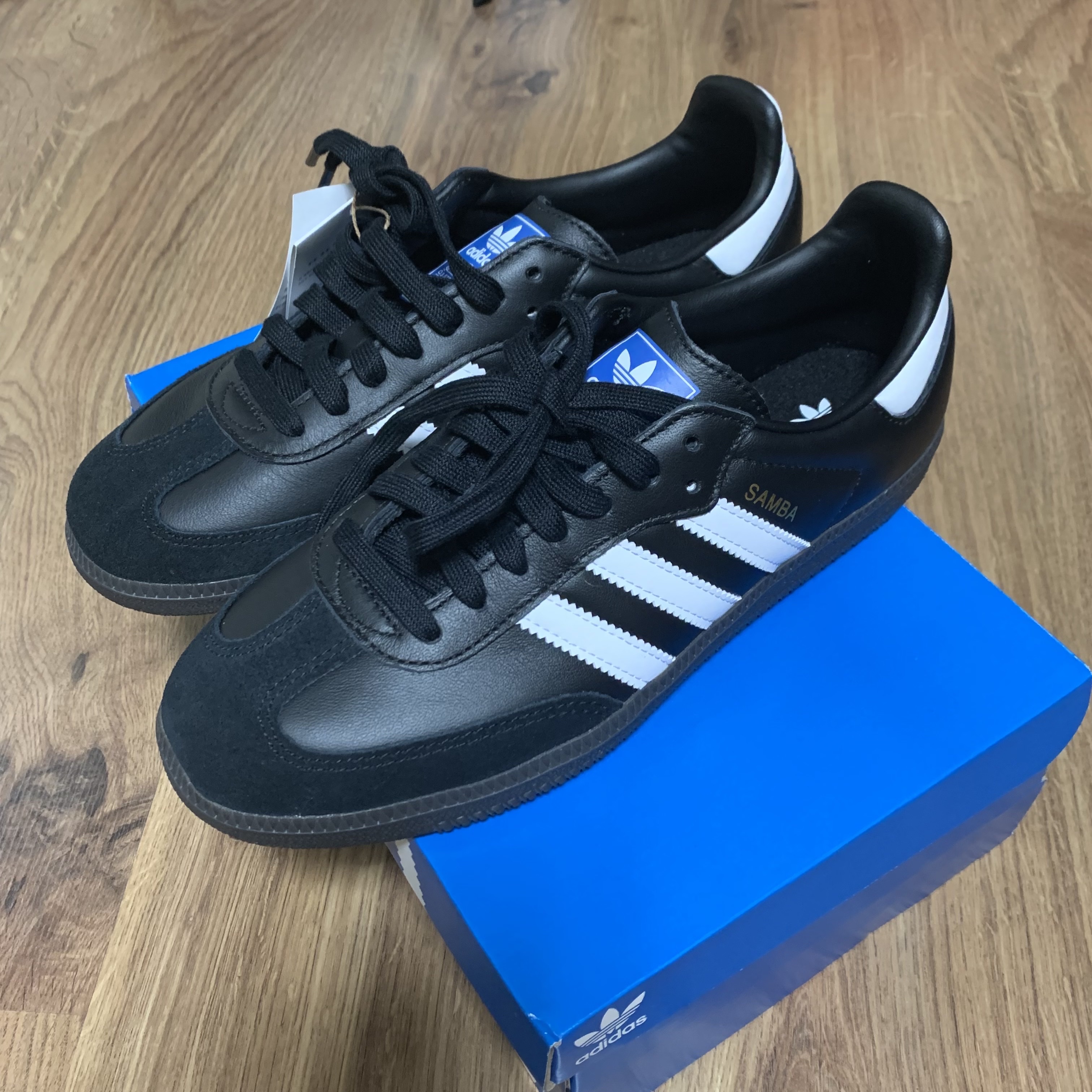 Adidas Samba OG Black White Gum 착용 스타일 - 1