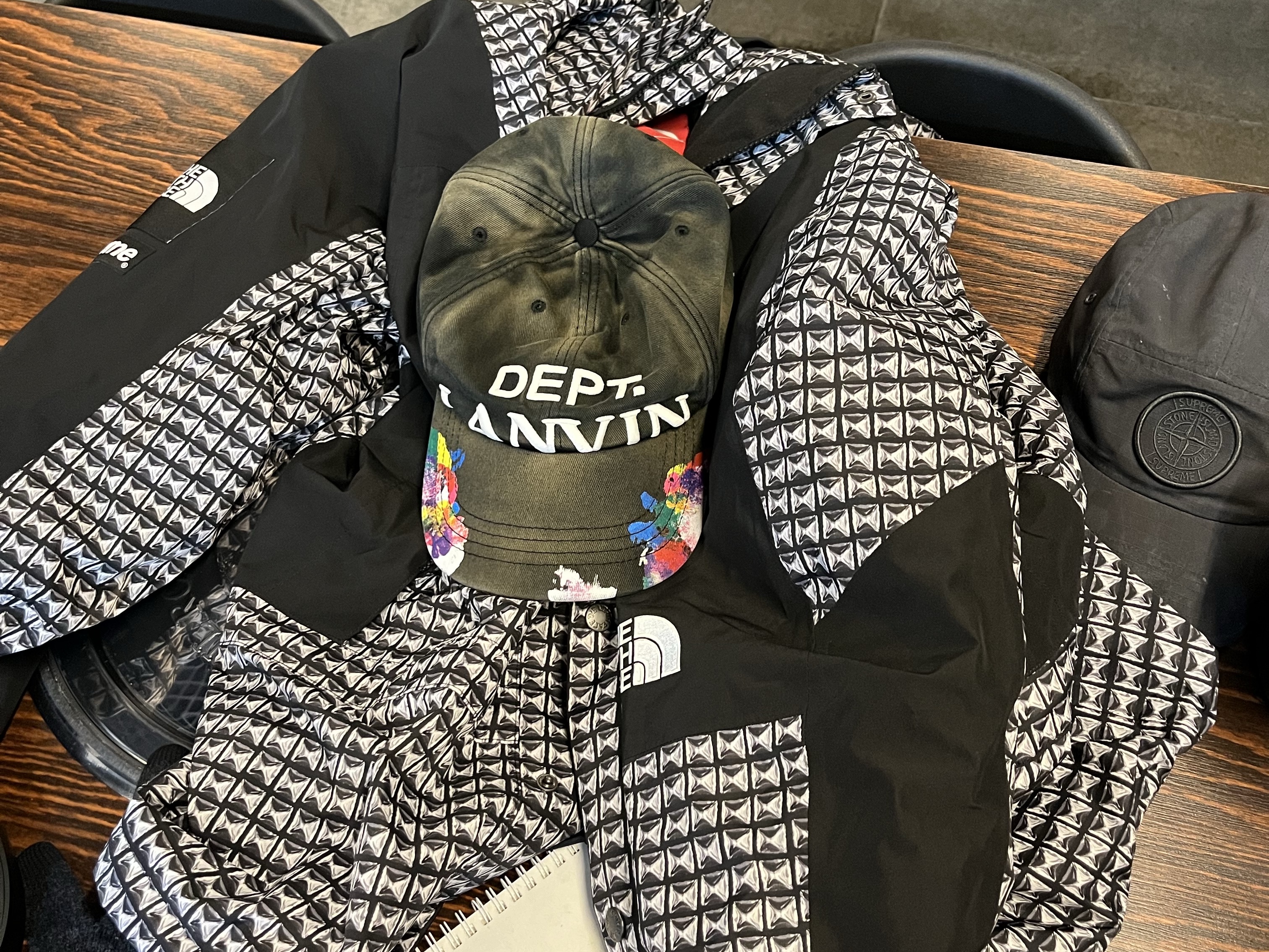 Supreme x The North Face Studded Mountain Light Jacket Black - 21SS, Gallery Dept. x Lanvin Painted Cap Black 착용 스타일
