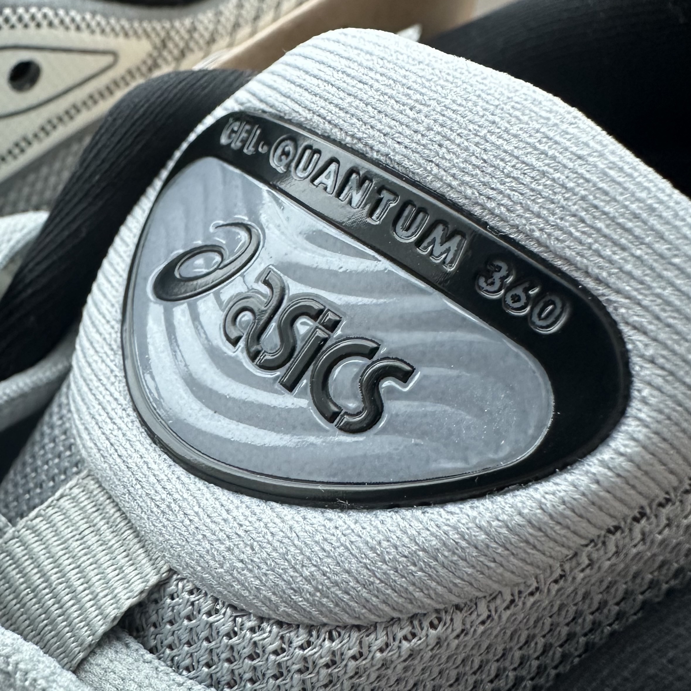 Asics x C.P. Company Gel-Quantum 360 VIII Cement Grey 착용 스타일 - 4