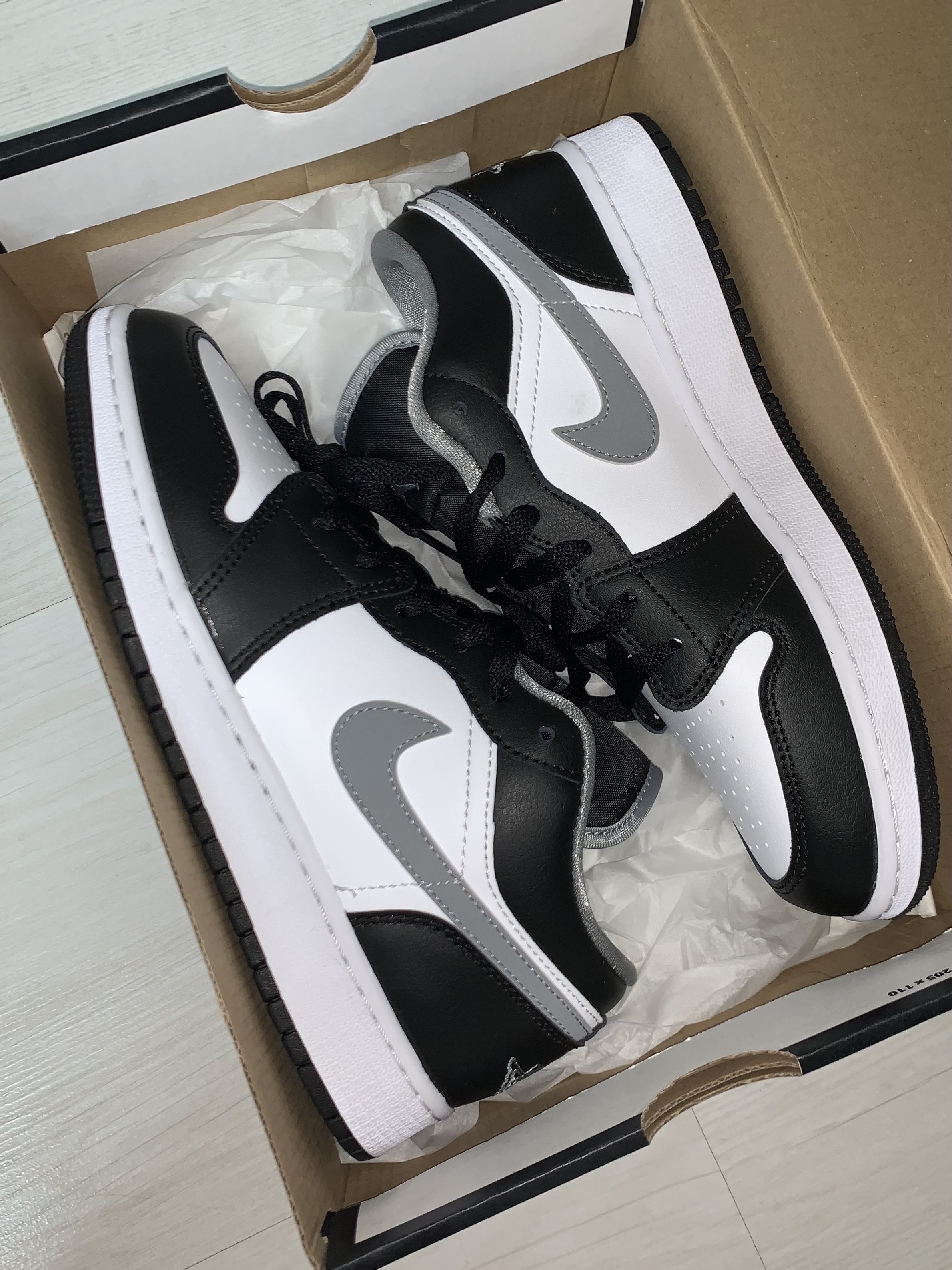 (GS) Jordan 1 Low Black Particle Grey 착용 스타일