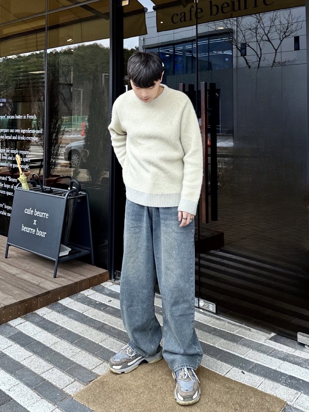 Balenciaga Triple S Grey 2018 착용 스타일 - 2