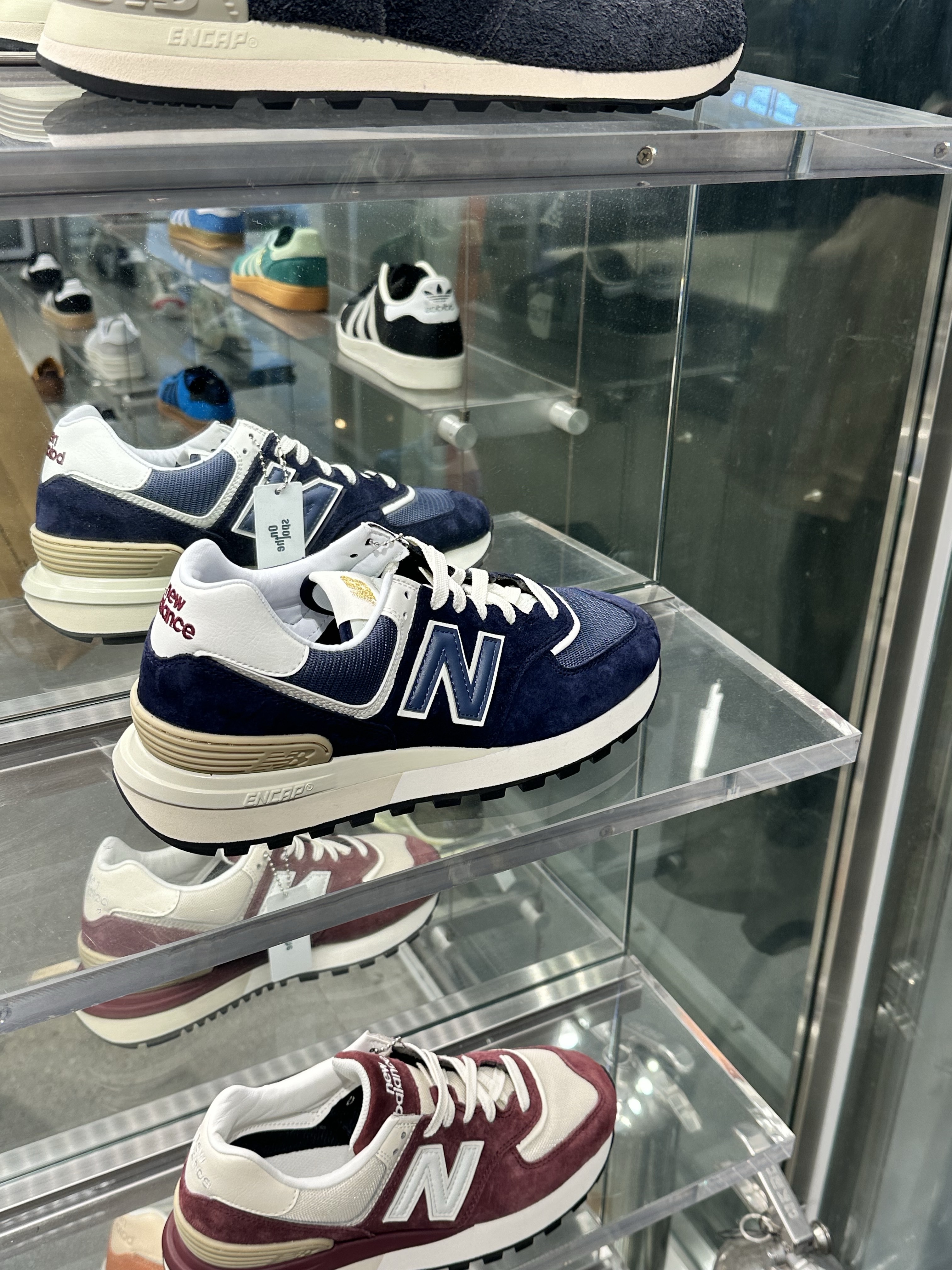 New Balance 574 Legacy Navy 착용 스타일 - 2