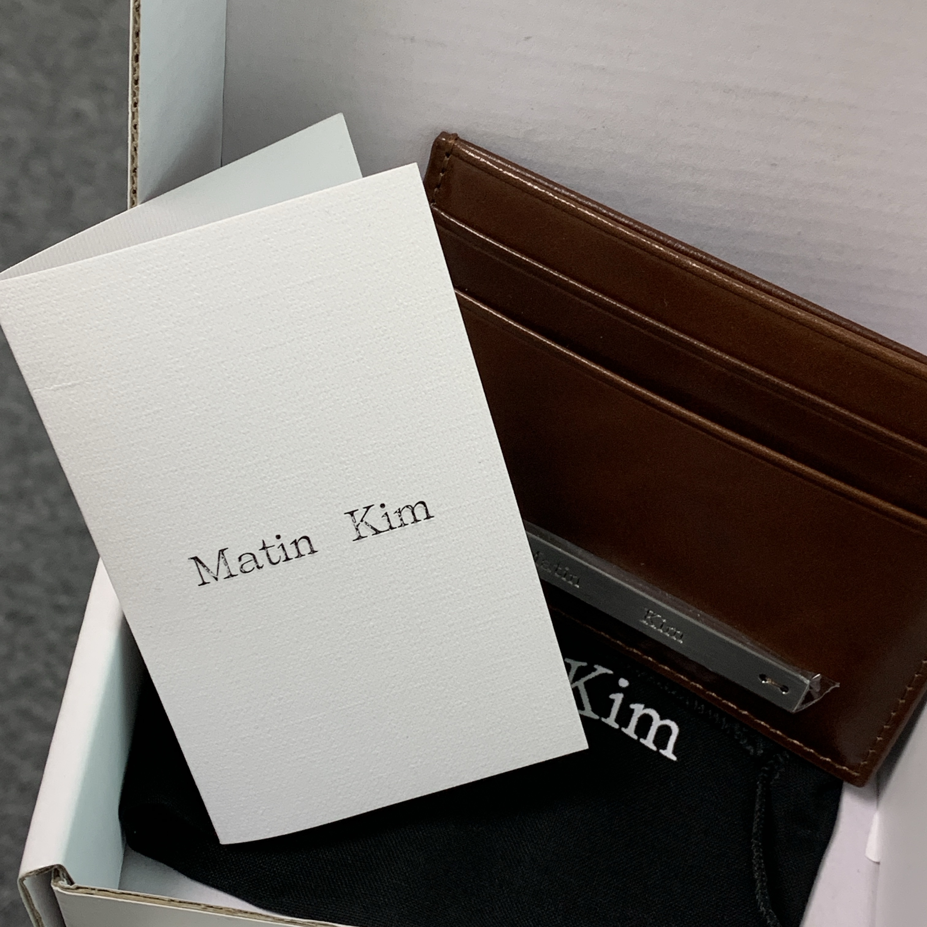 Matin Kim Vintage Card Wallet Brown 착용 스타일