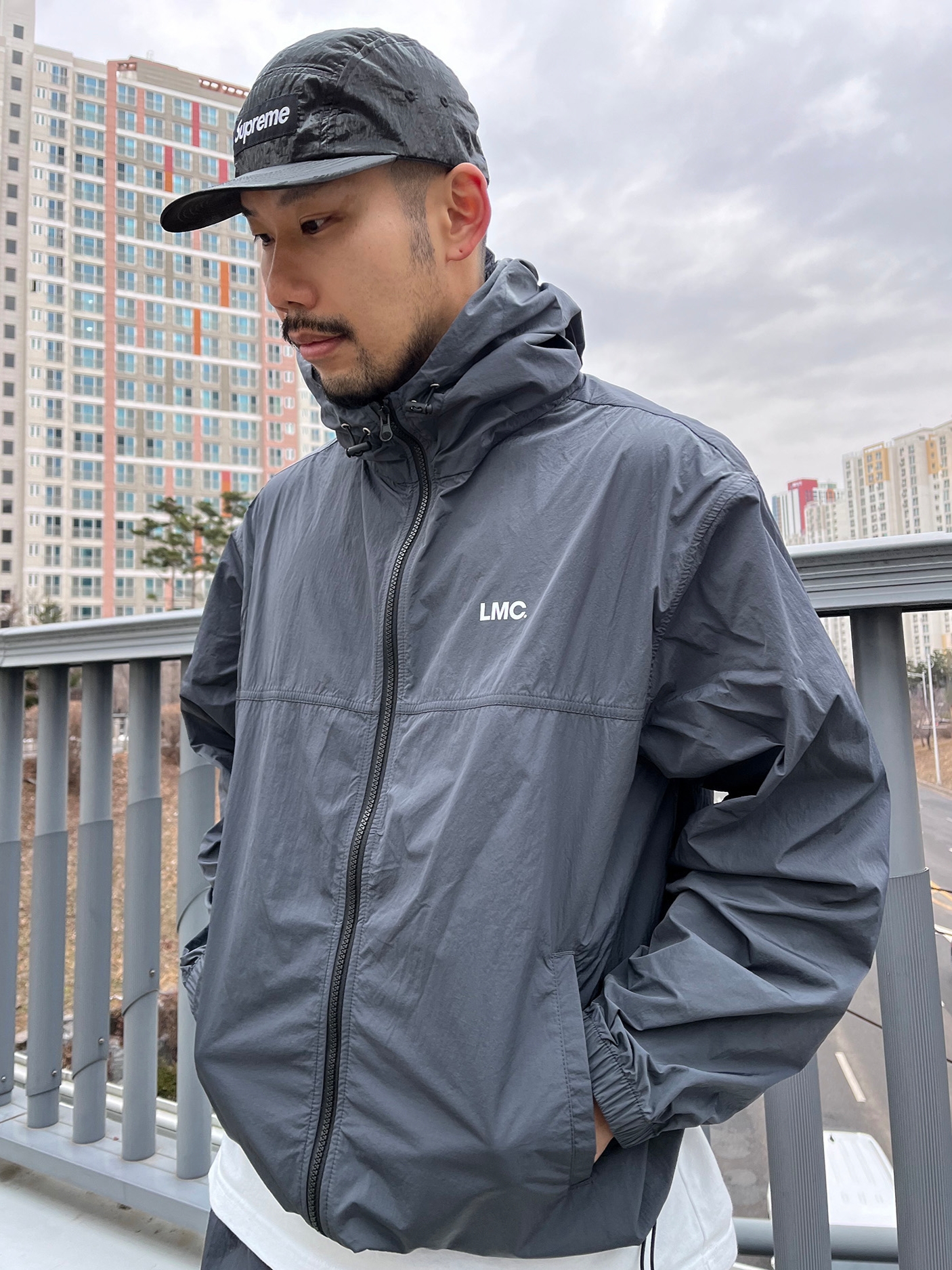 Supreme Gloss Ripstop Camp Cap Black - 23FW, Jordan 4 x Nike SB Retro SP Pine Green 착용 스타일 - 1