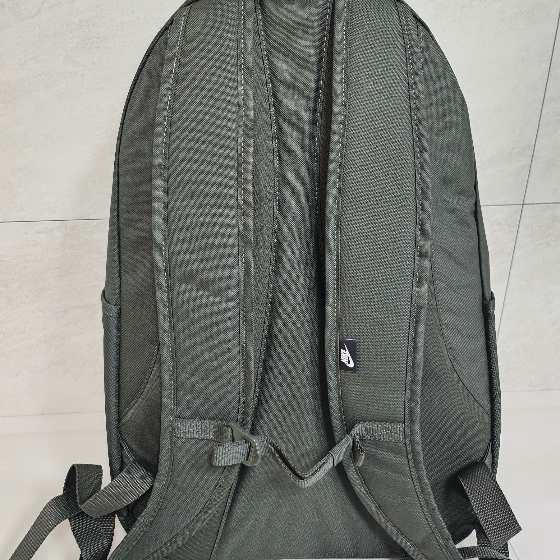 Nike Hayward 2.0 Backpack 26L Sequoia Barely Green 착용 스타일 - 6