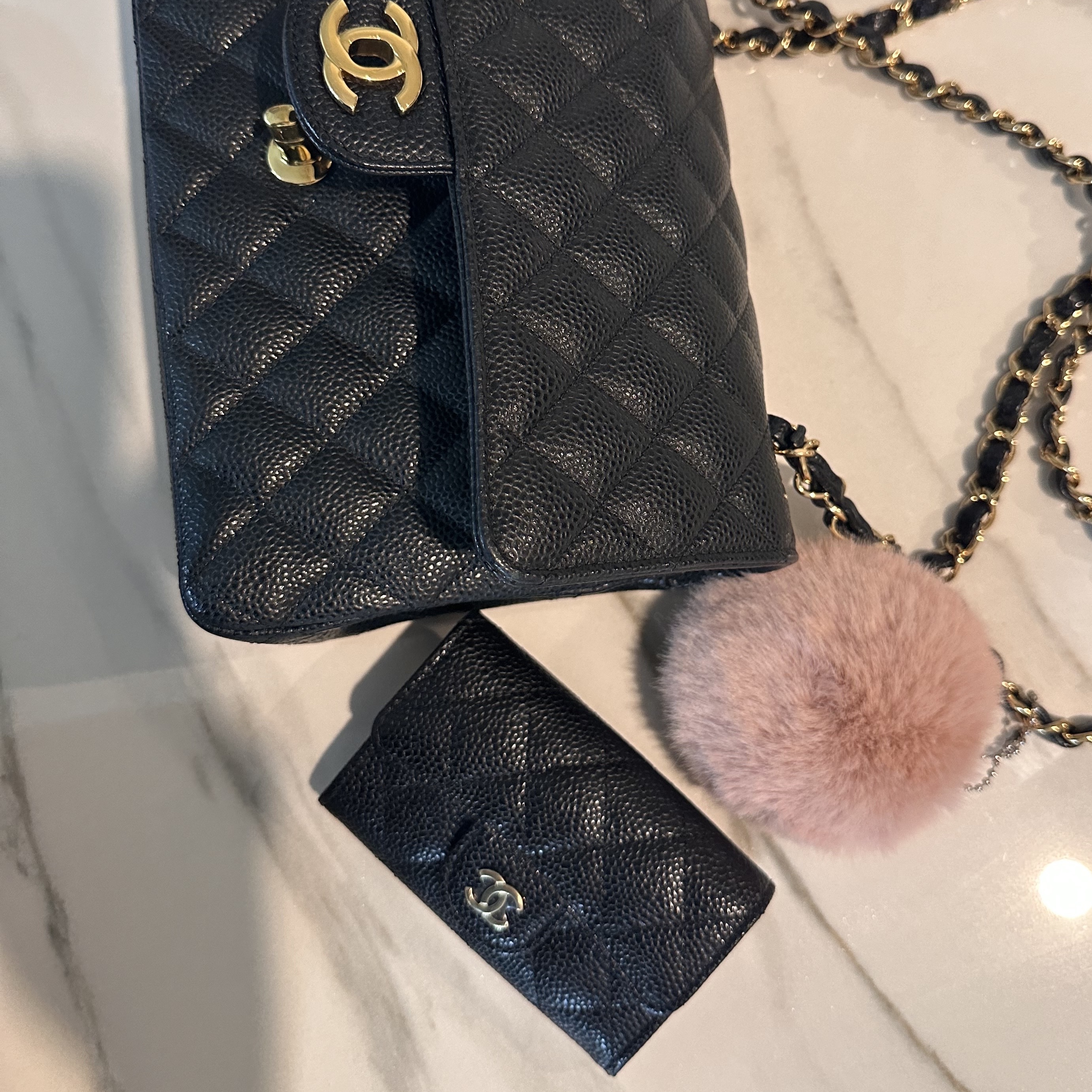 Chanel Classic Card Holder Grained Calfskin & Gold Black 착용 스타일