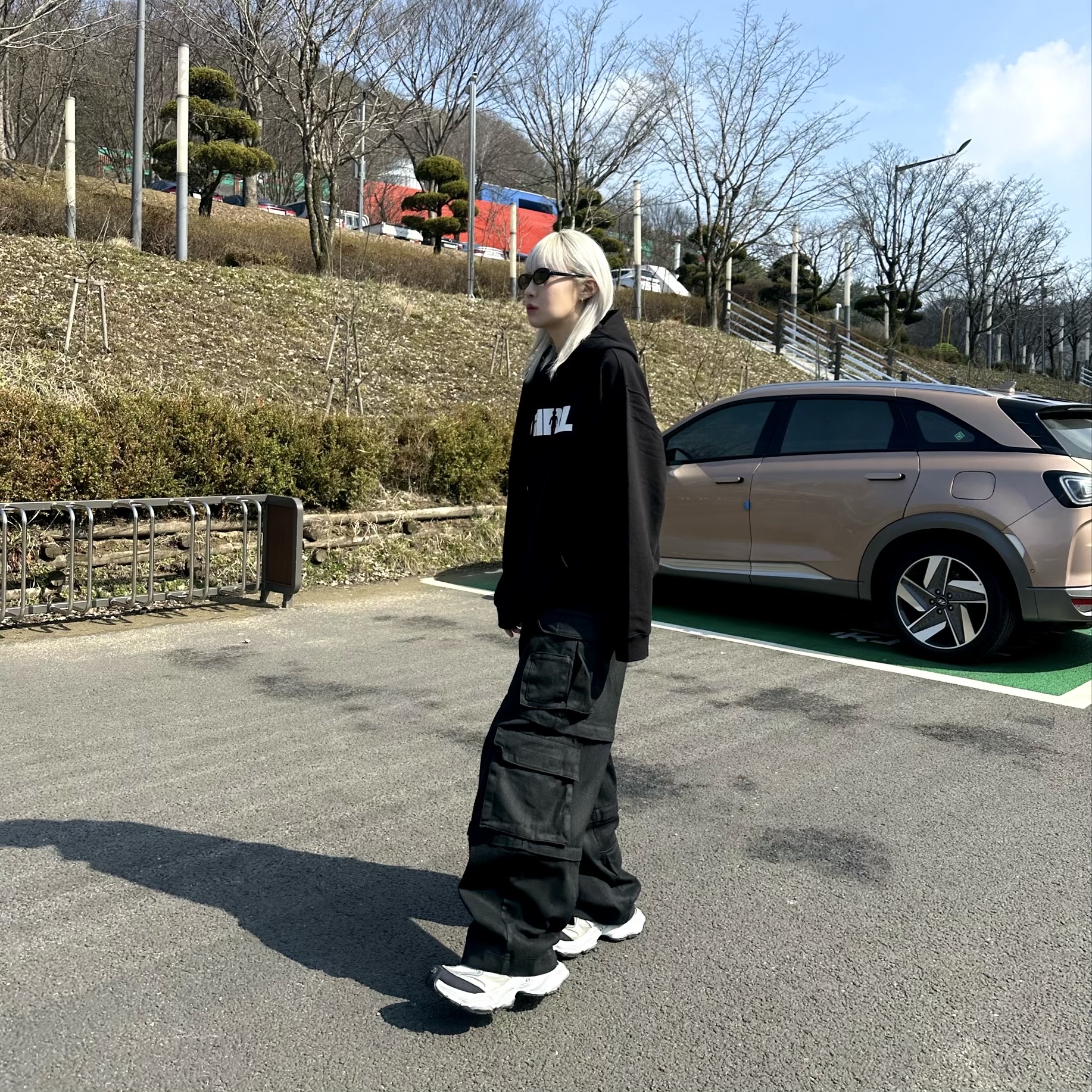 Balenciaga Cargo Sneakers White Grey, (W) Balenciaga Cargo Sneakers White Grey 착용 스타일 - 4