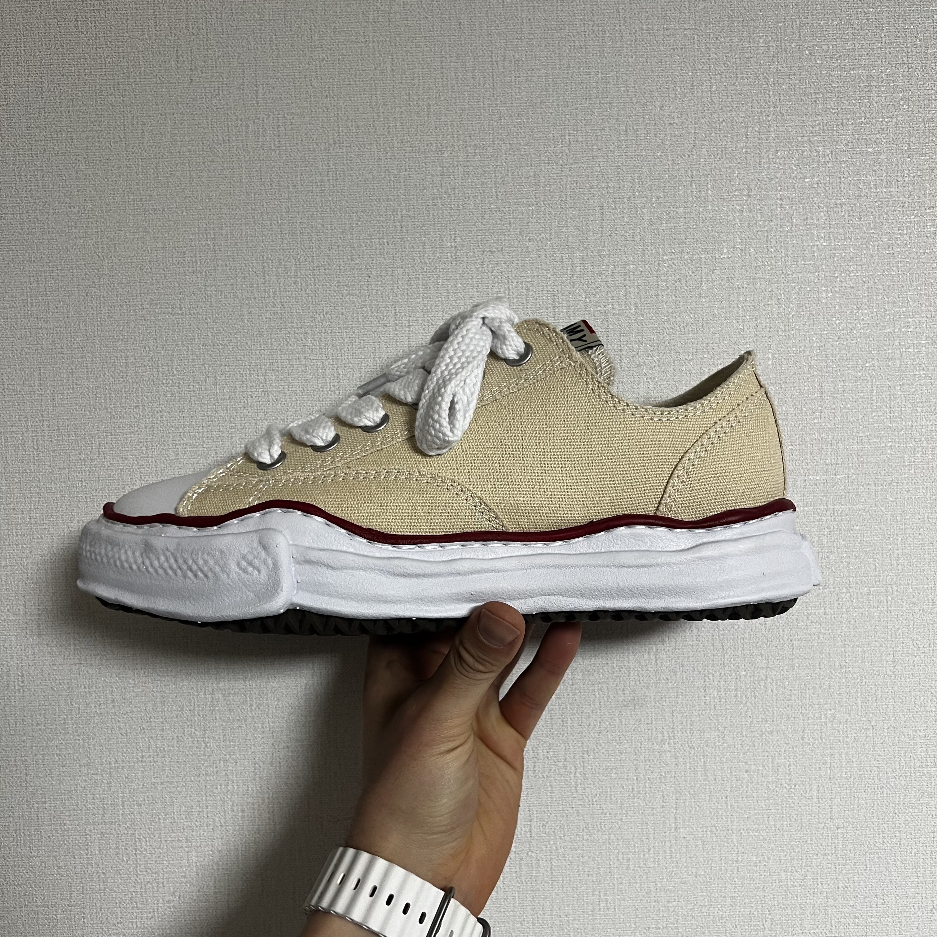 Maison Mihara Yasuhiro Peterson OG Sole Canvas Low-top Sneakers Natural, Apple Watch Ultra 49mm Titanium Case with Trail Loop S/M Black Gray (Korean Ver.) 착용 스타일