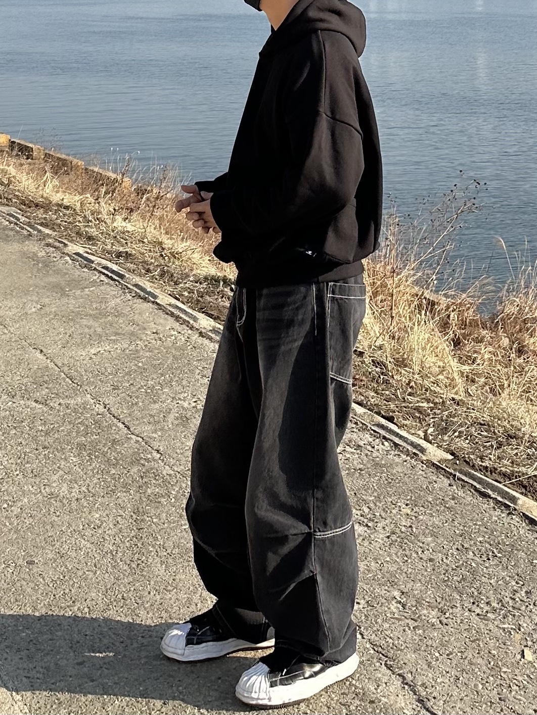 Maison Mihara Yasuhiro Blakey OG Sole Canvas Low-top Sneakers Black White, Maison Mihara Yasuhiro Blakey OG Sole Leather Low-top Sneakers Black 착용 스타일 - 1