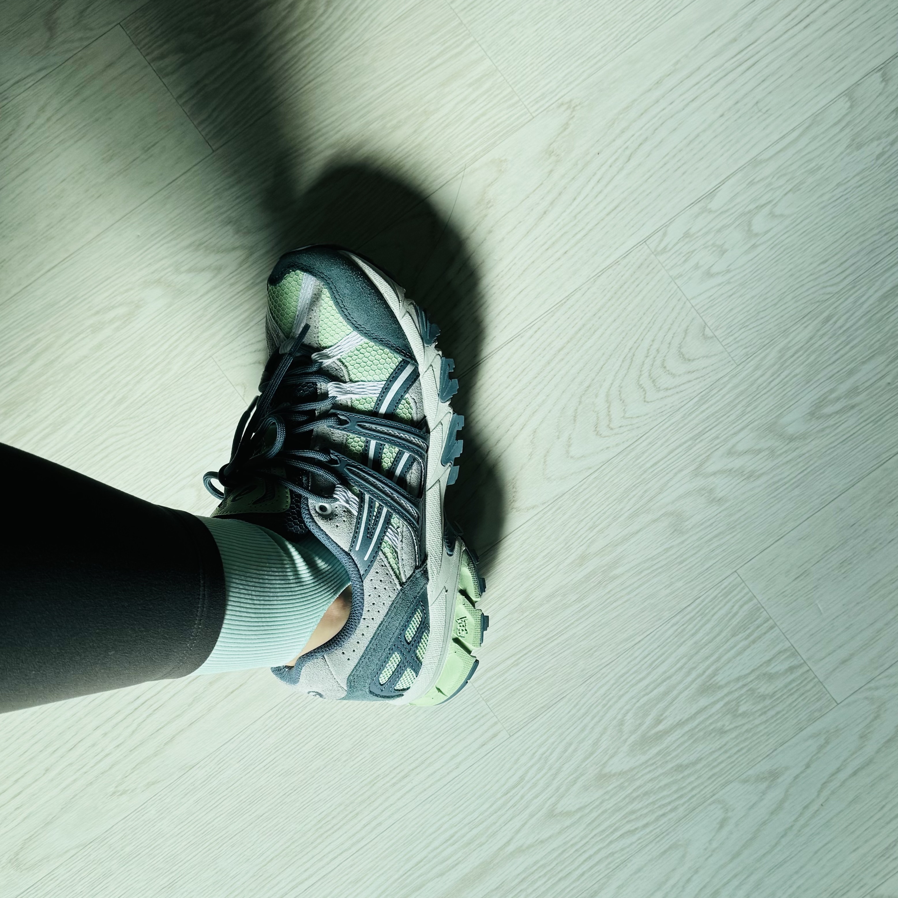 (W) Asics Gel-Sonoma 15-50 Jade Ironclad 착용 스타일 - 3