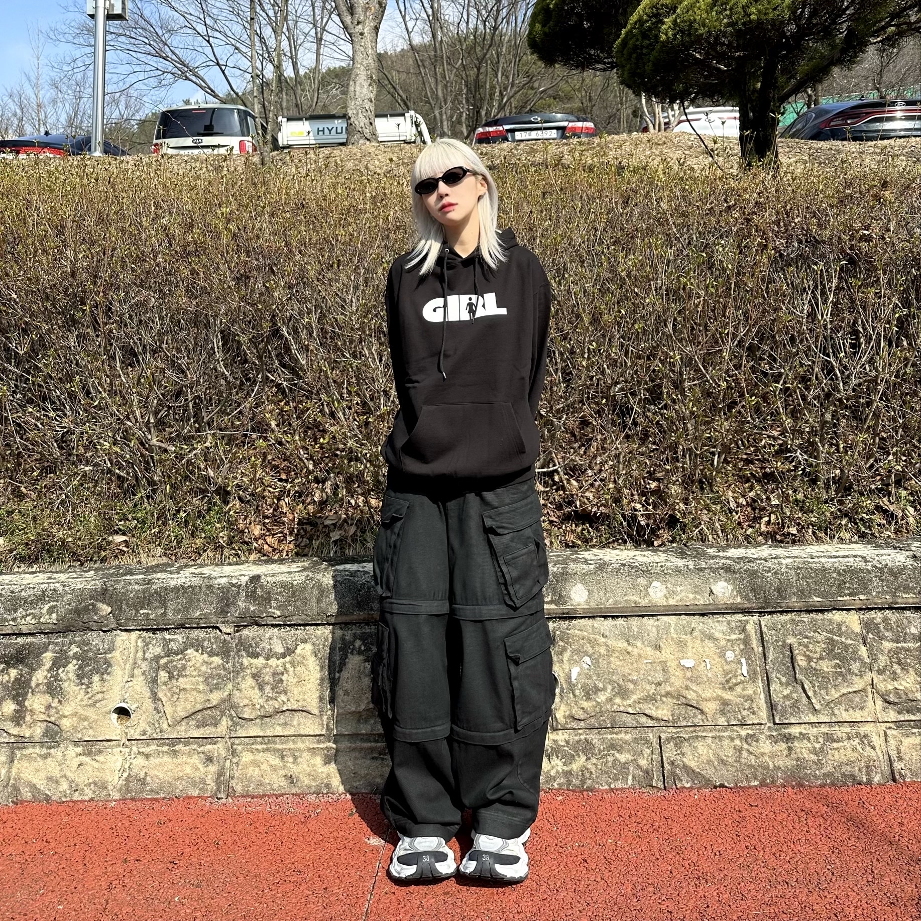 Balenciaga Cargo Sneakers White Grey, (W) Balenciaga Cargo Sneakers White Grey 착용 스타일 - 1