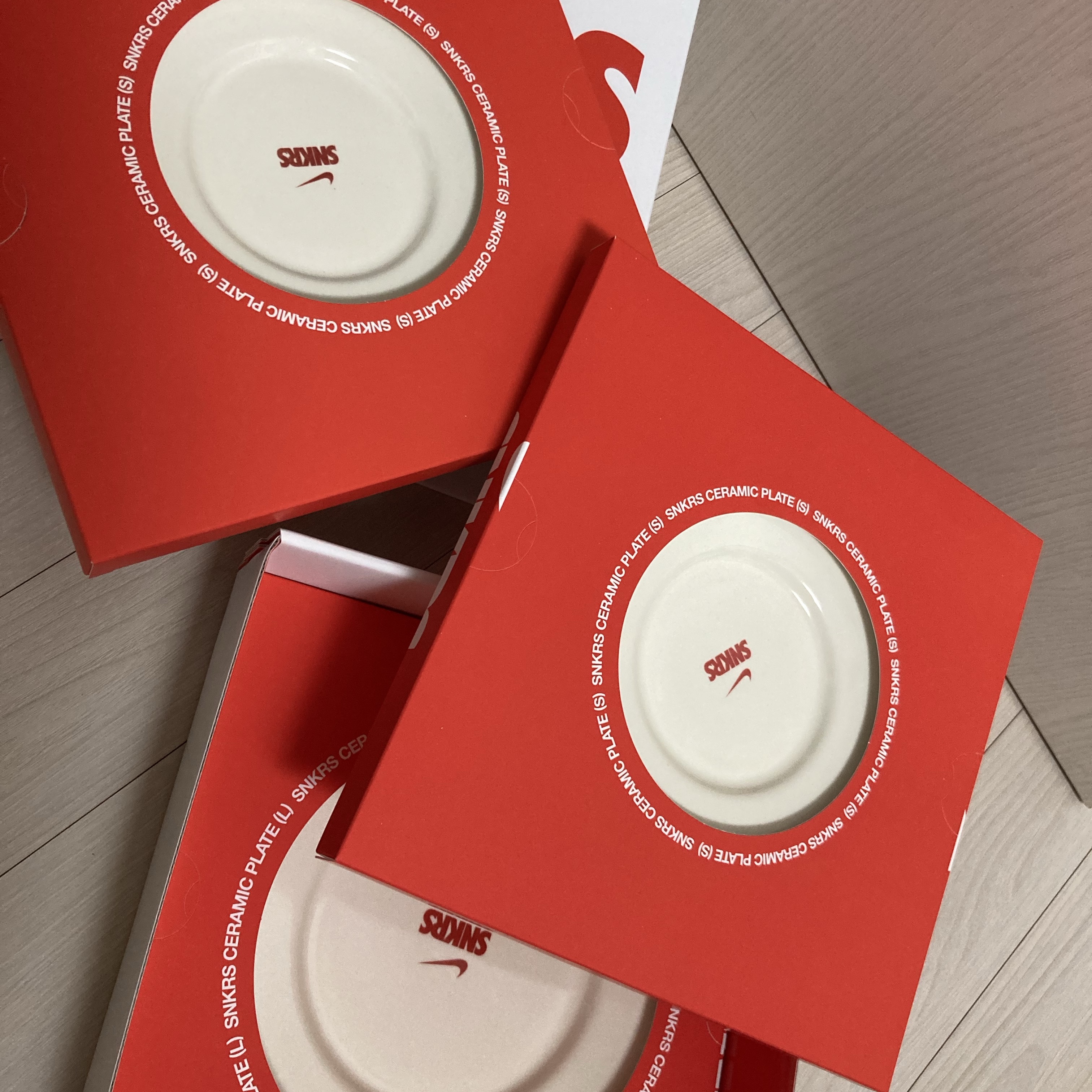 Nike SNKRS Ceramic Plate Set Sail University Red 착용 스타일