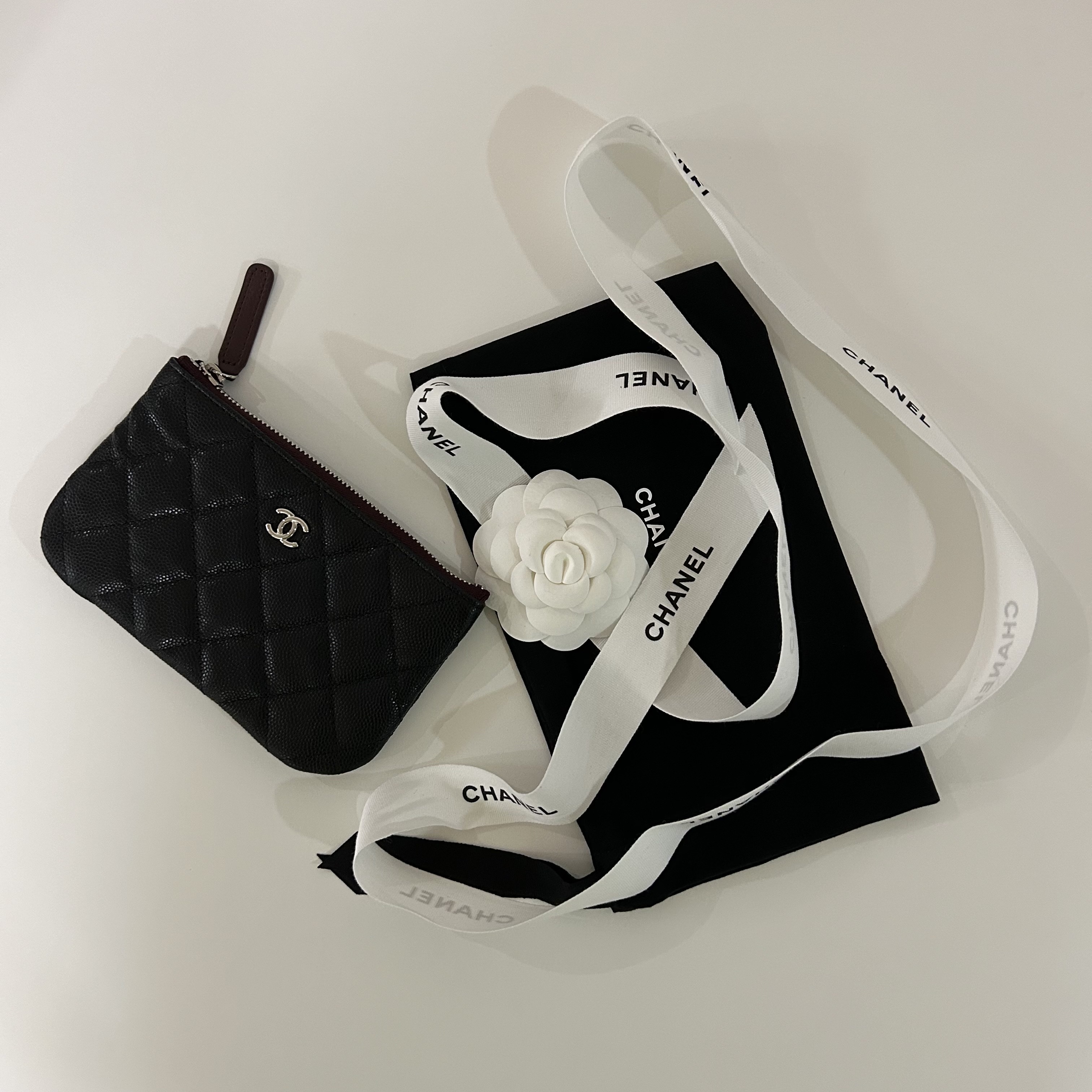 Chanel Classic Mini Pouch Grained Calfskin & Silver Black 착용 스타일