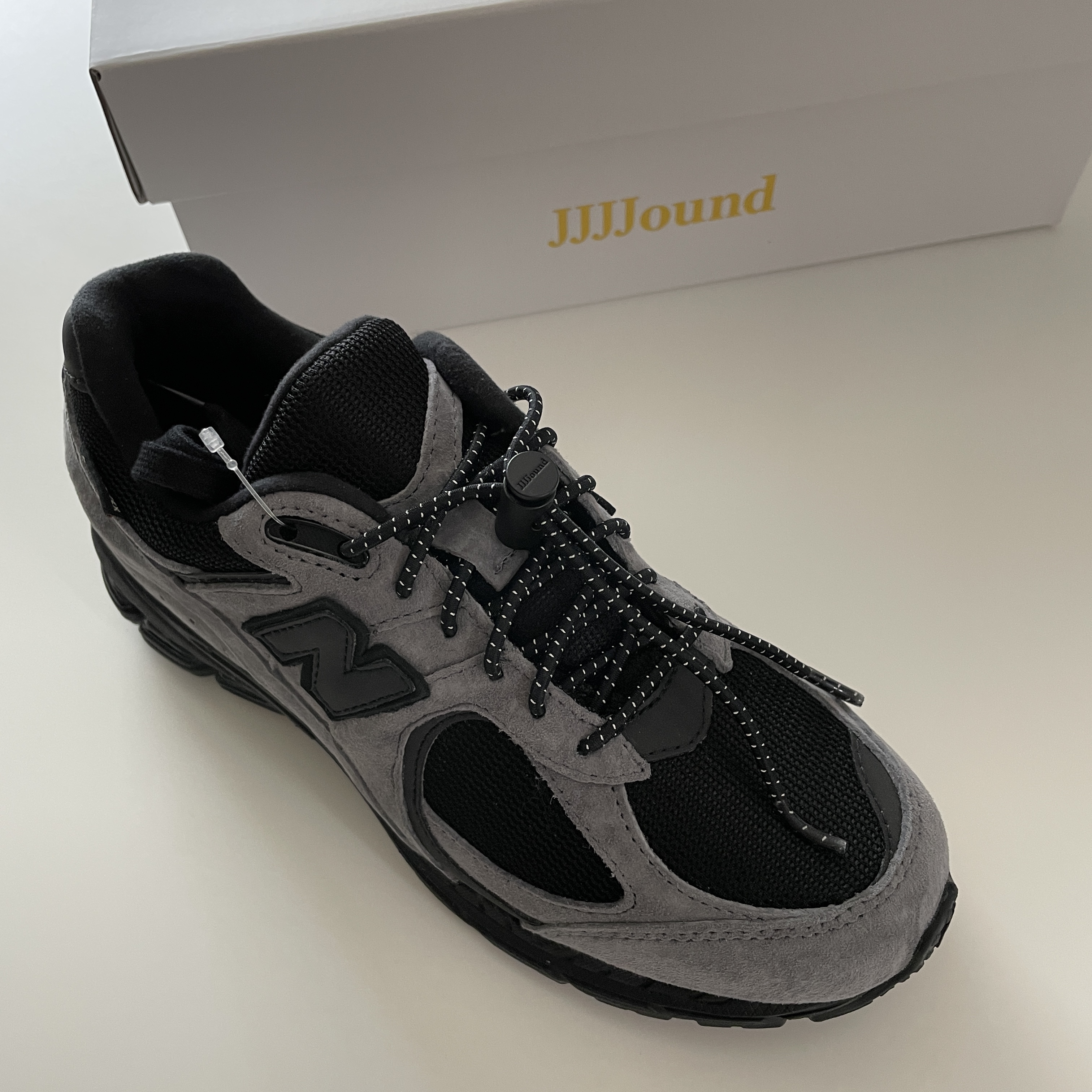 New Balance x JJJJound 2002R Gore-Tex Charcoal 착용 스타일 - 3