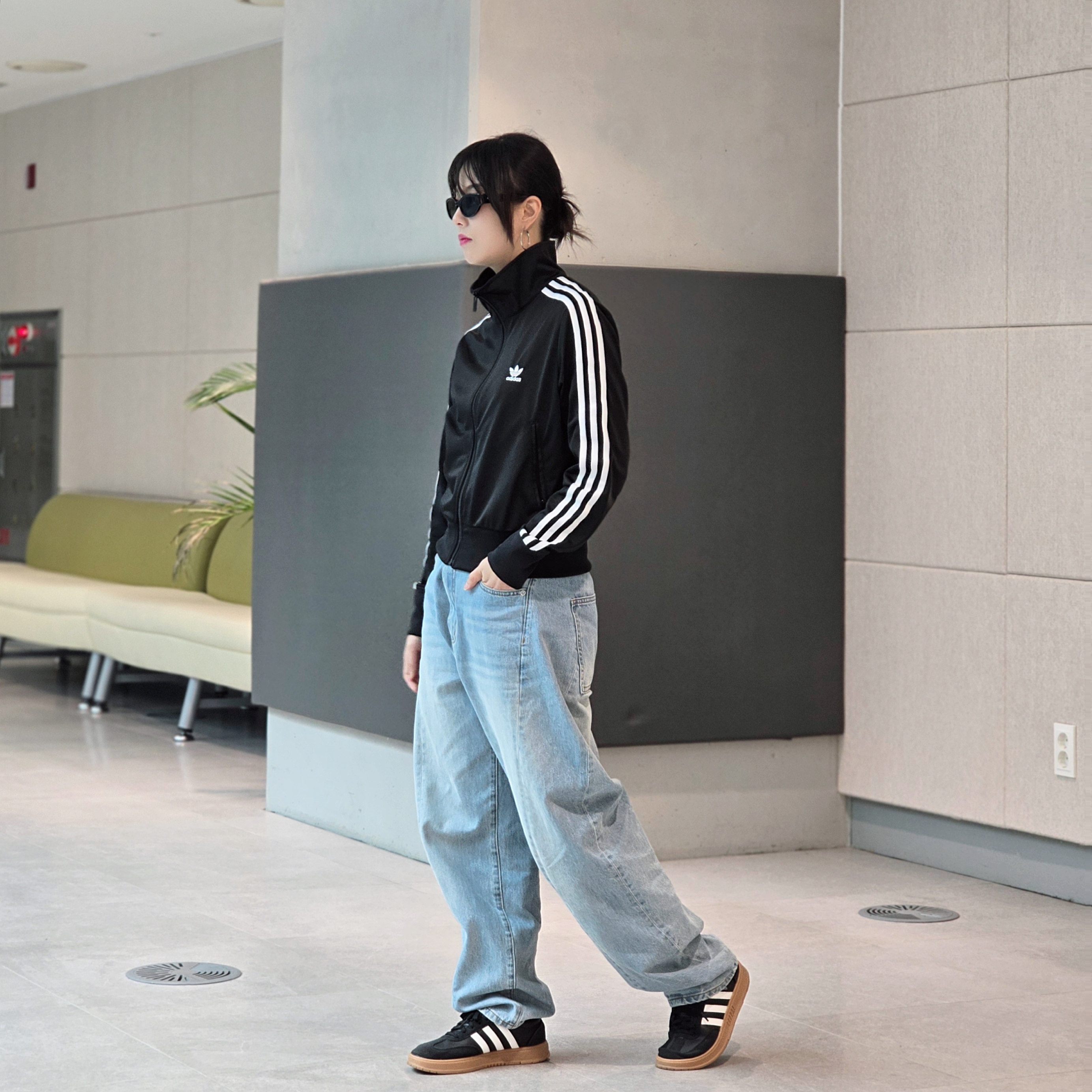 (W) Adidas Adicolor Classic Firebird Track Top Black - KR Sizing, Adidas Gradas Core Black 착용 스타일 - 3