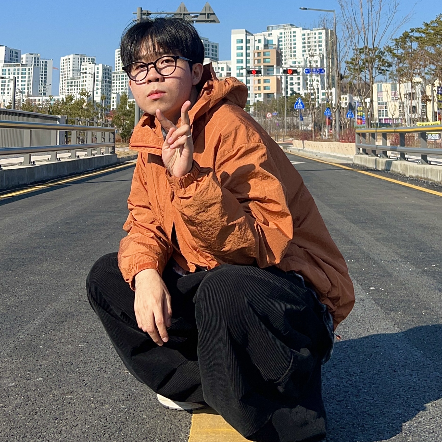 New Balance 2002R T2 Gray 착용 스타일 - 4