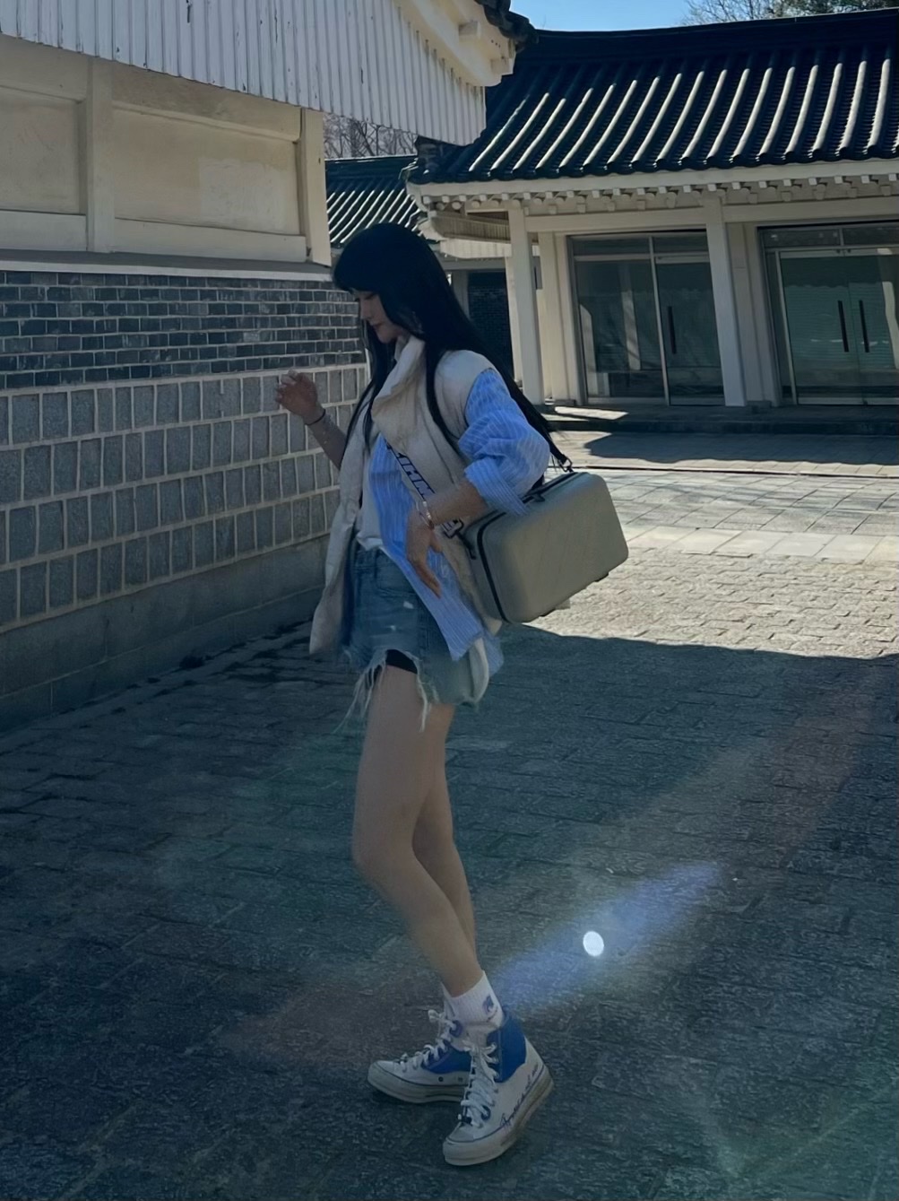 Off-White x Amore Pacific Protection Box (Without Cosmetics), Zara x Ader Error Striped Poplin Shirt Stripe 착용 스타일