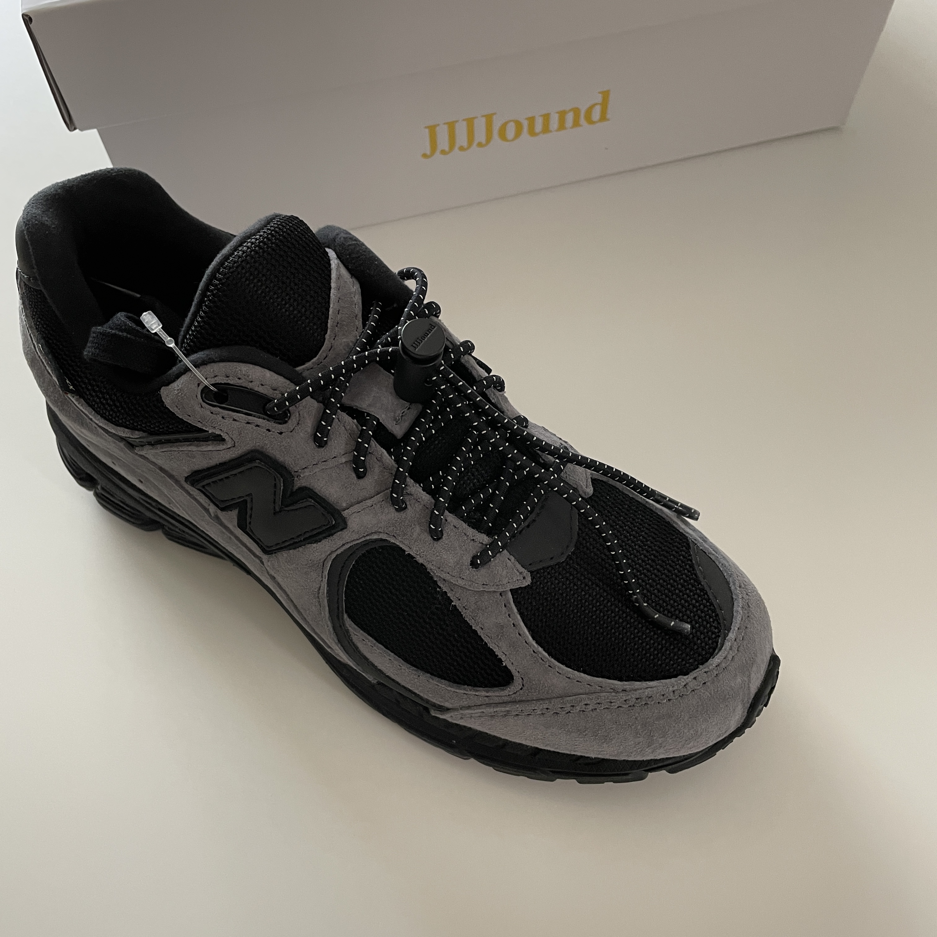 New Balance x JJJJound 2002R Gore-Tex Charcoal 착용 스타일 - 2