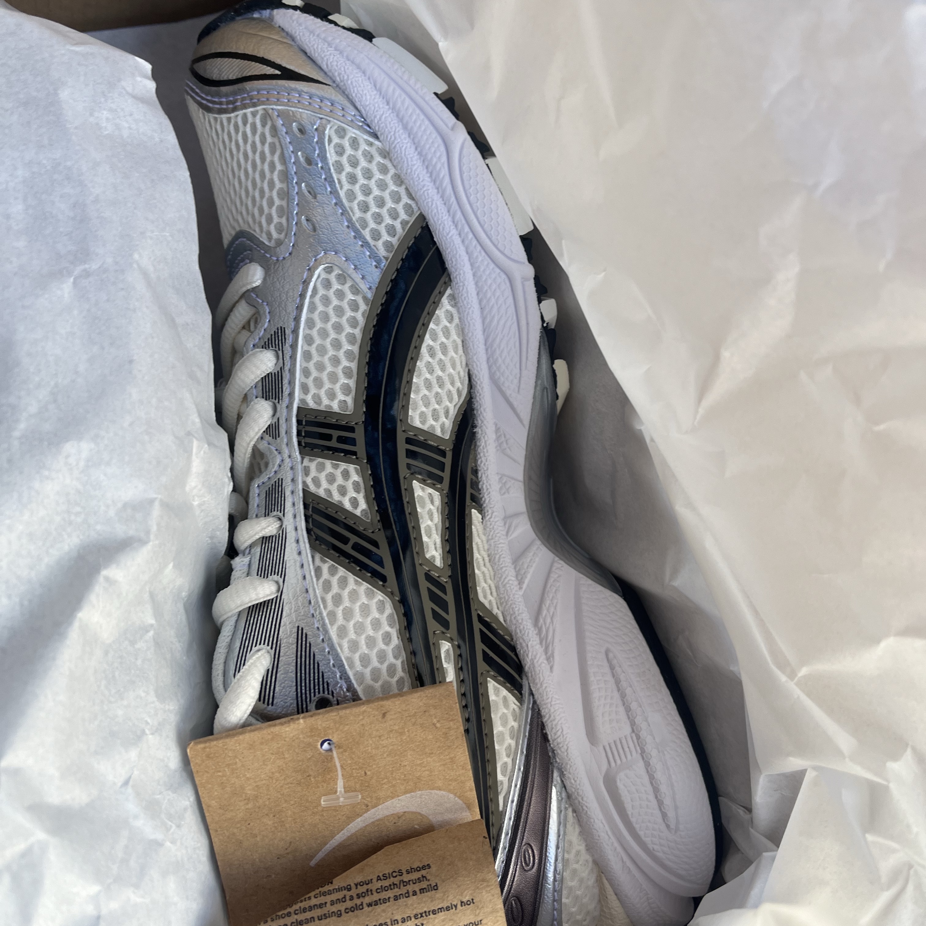 Asics Gel-Kayano 14 Cream Black 착용 스타일