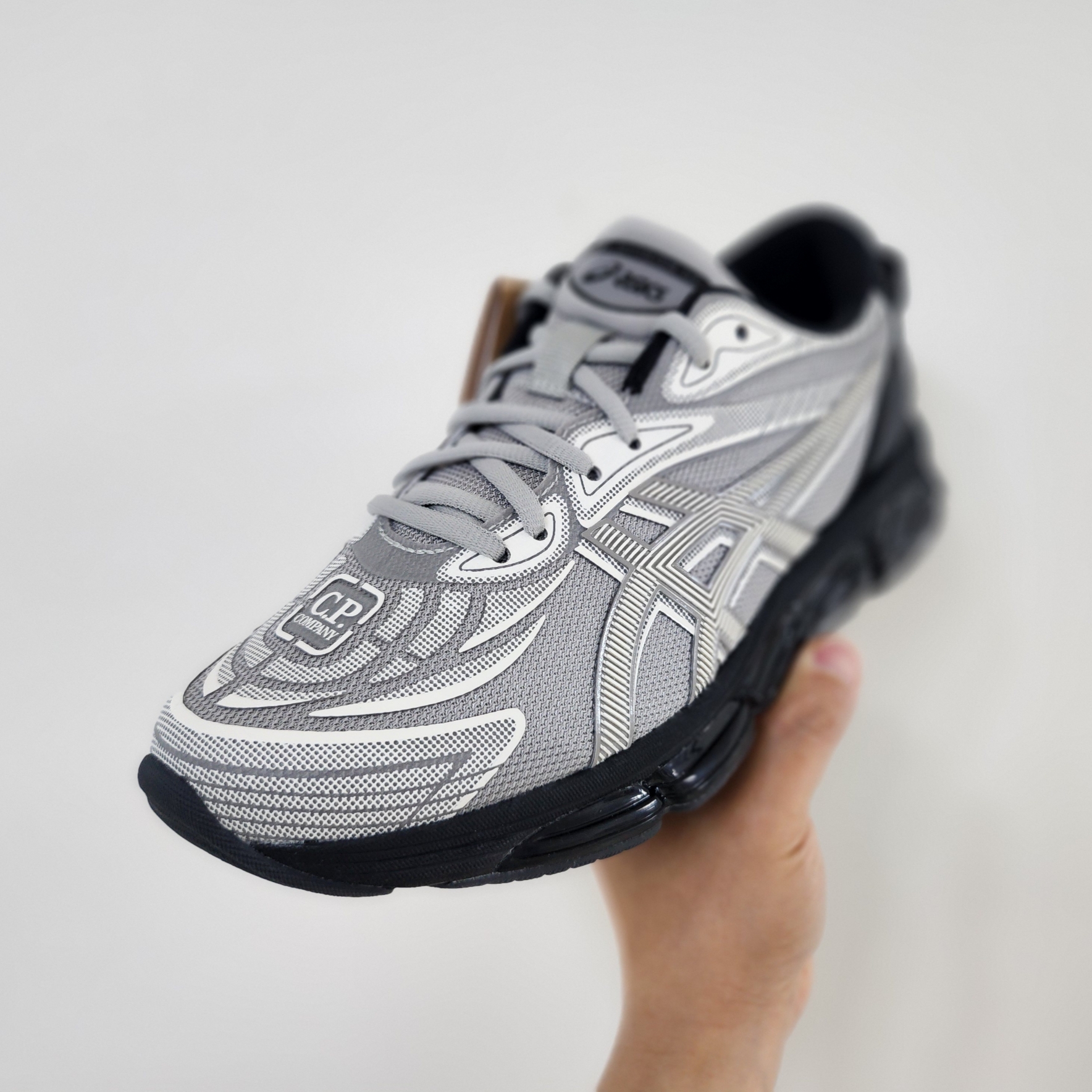 Asics x C.P. Company Gel-Quantum 360 VIII Cement Grey 착용 스타일 - 1
