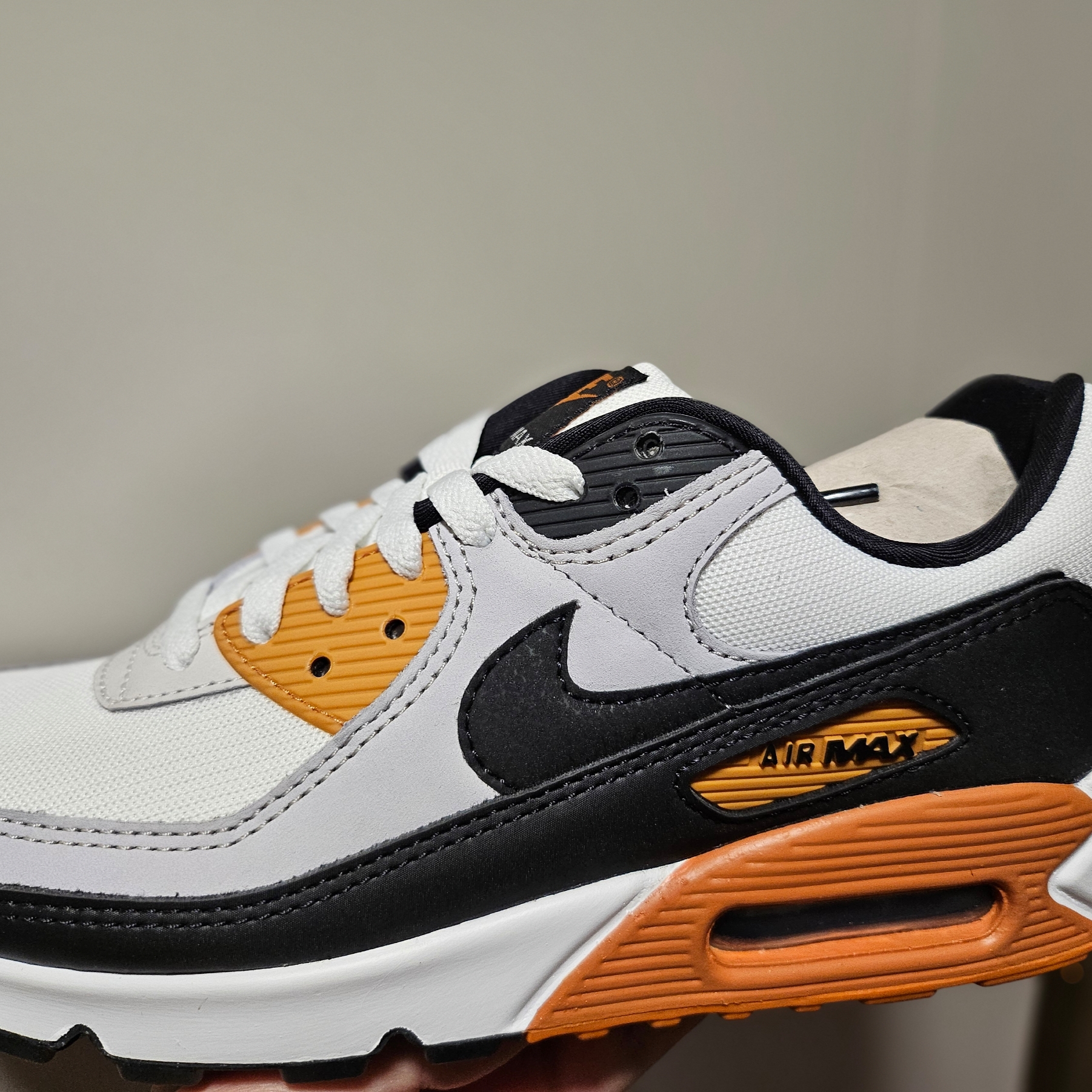 Nike Air Max 90 Pure Platinum Monarch 착용 스타일