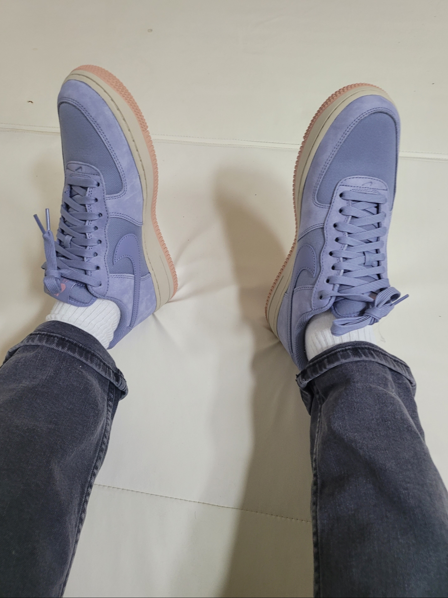 Nike Air Force 1 '07 LX Ashen Slate 착용 스타일 - 2