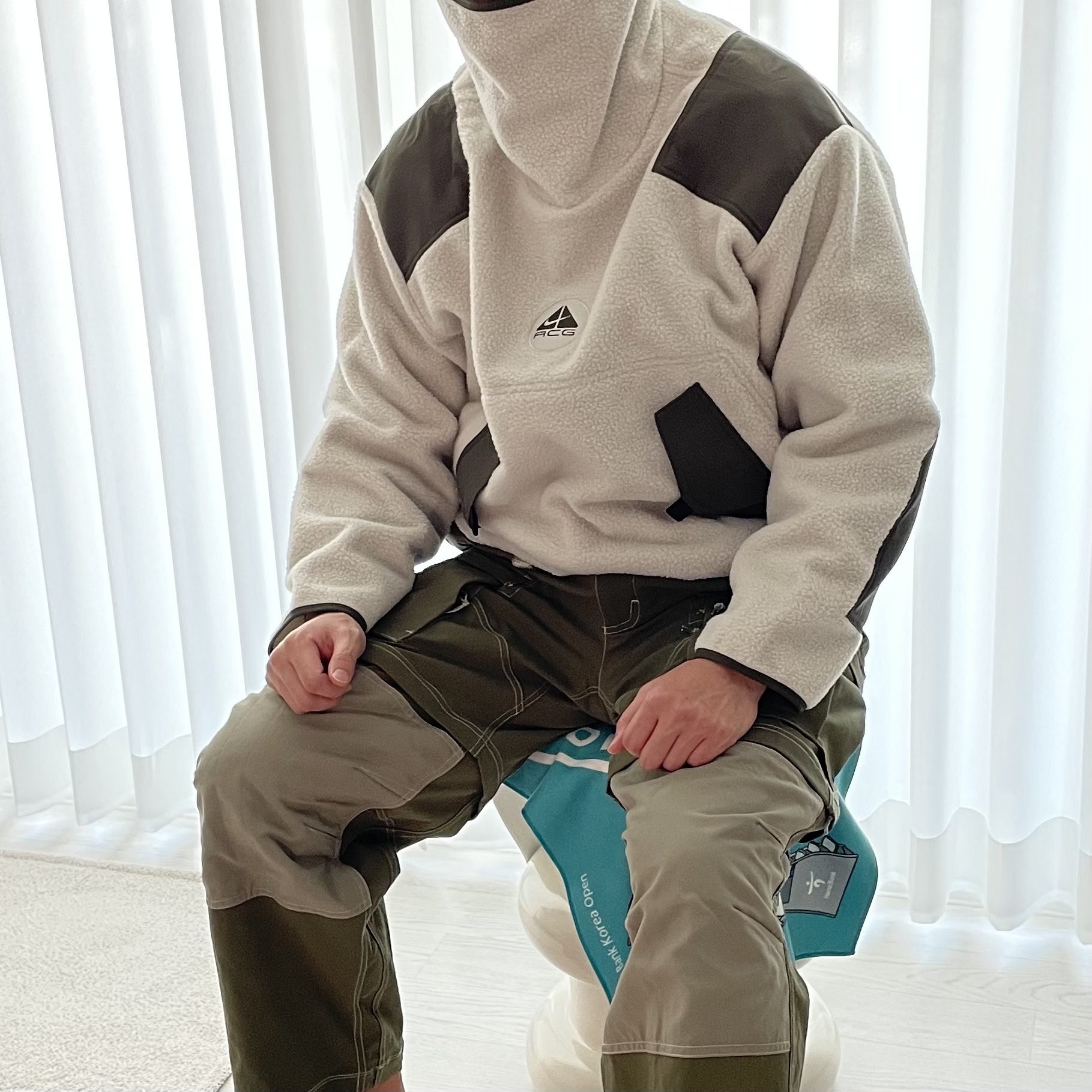 Nike ACG Balaclava Retro Fleece Pullover Light Bone Cargo Khaki - Asia, Nike ACG Smith Summit Cargo Pants Medium Olive - Asia 착용 스타일 - 2