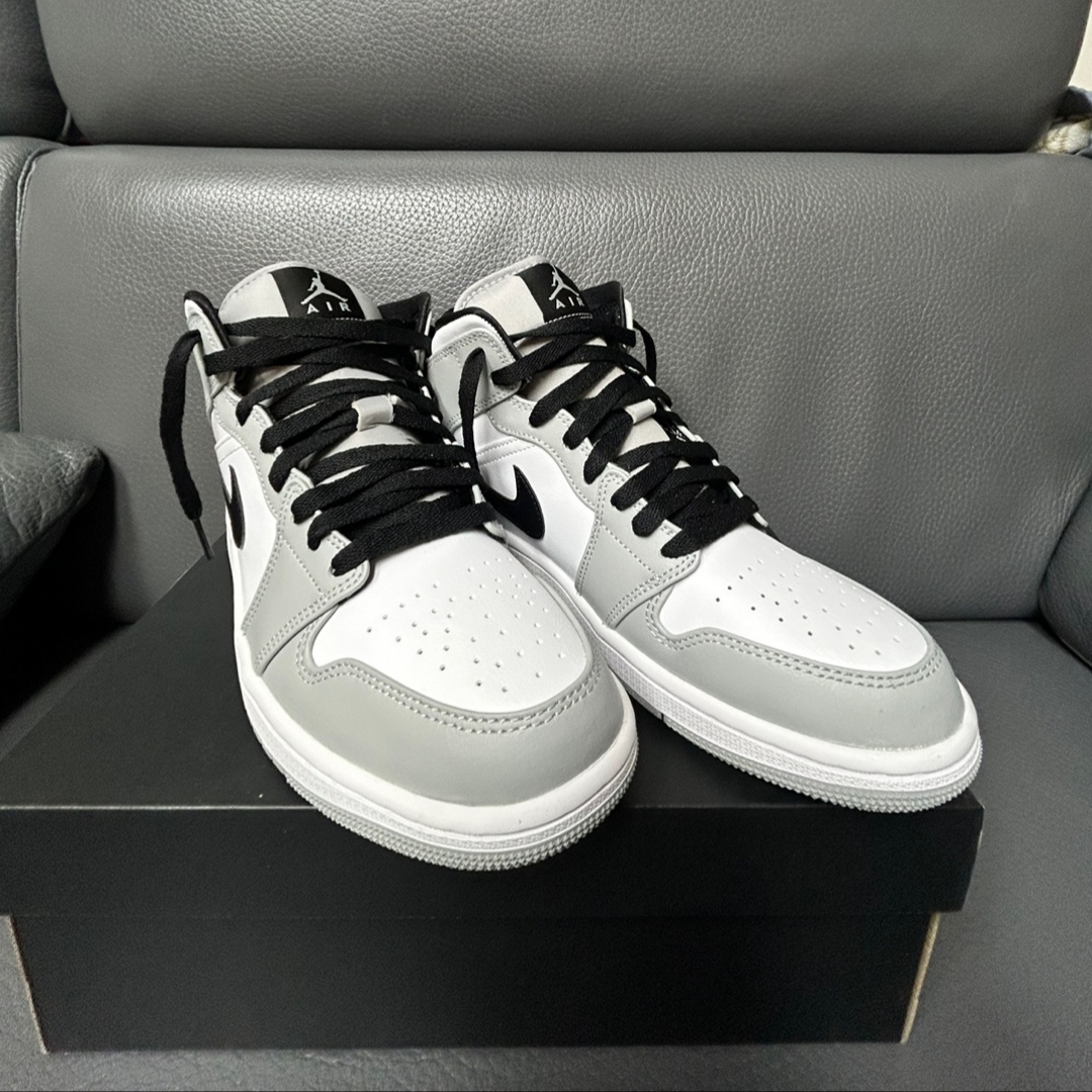 Jordan 1 Mid Light Smoke Grey 착용 스타일
