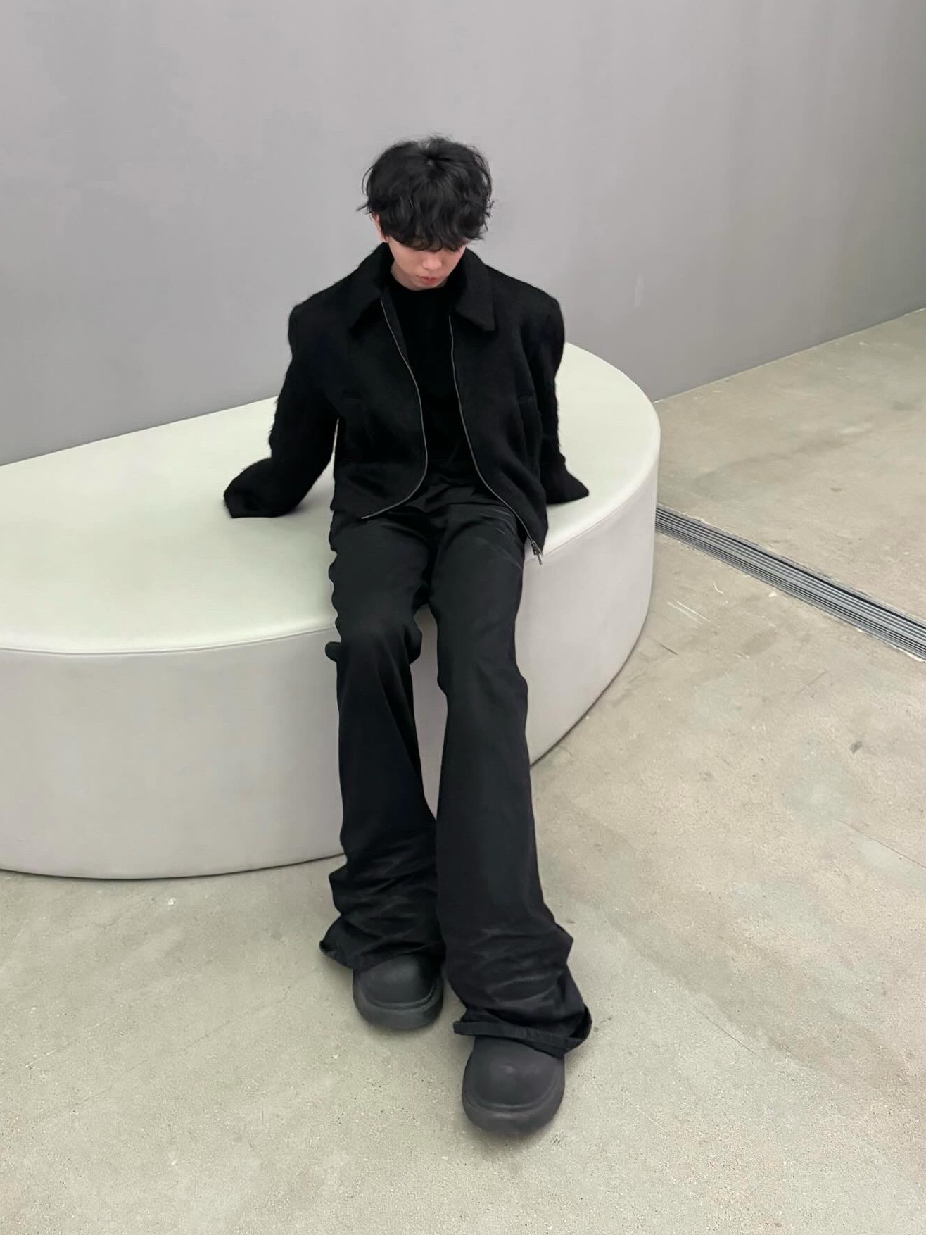 OMO Flared Cuffs Mohair Jacket Black, Balenciaga Steroid Derby Black 착용 스타일 - 2