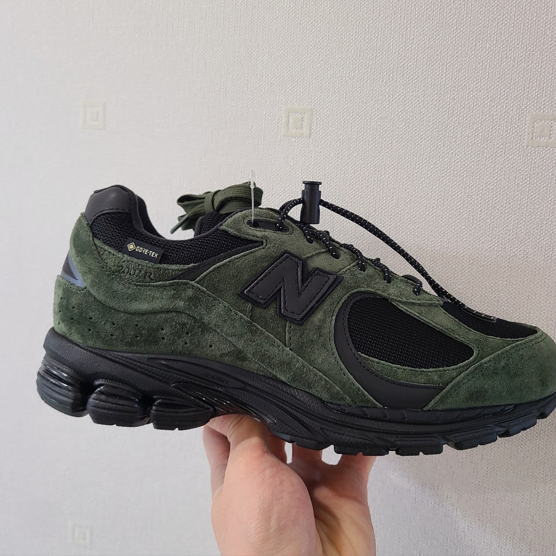 New Balance x JJJJound 2002R Gore-Tex Pine 착용 스타일
