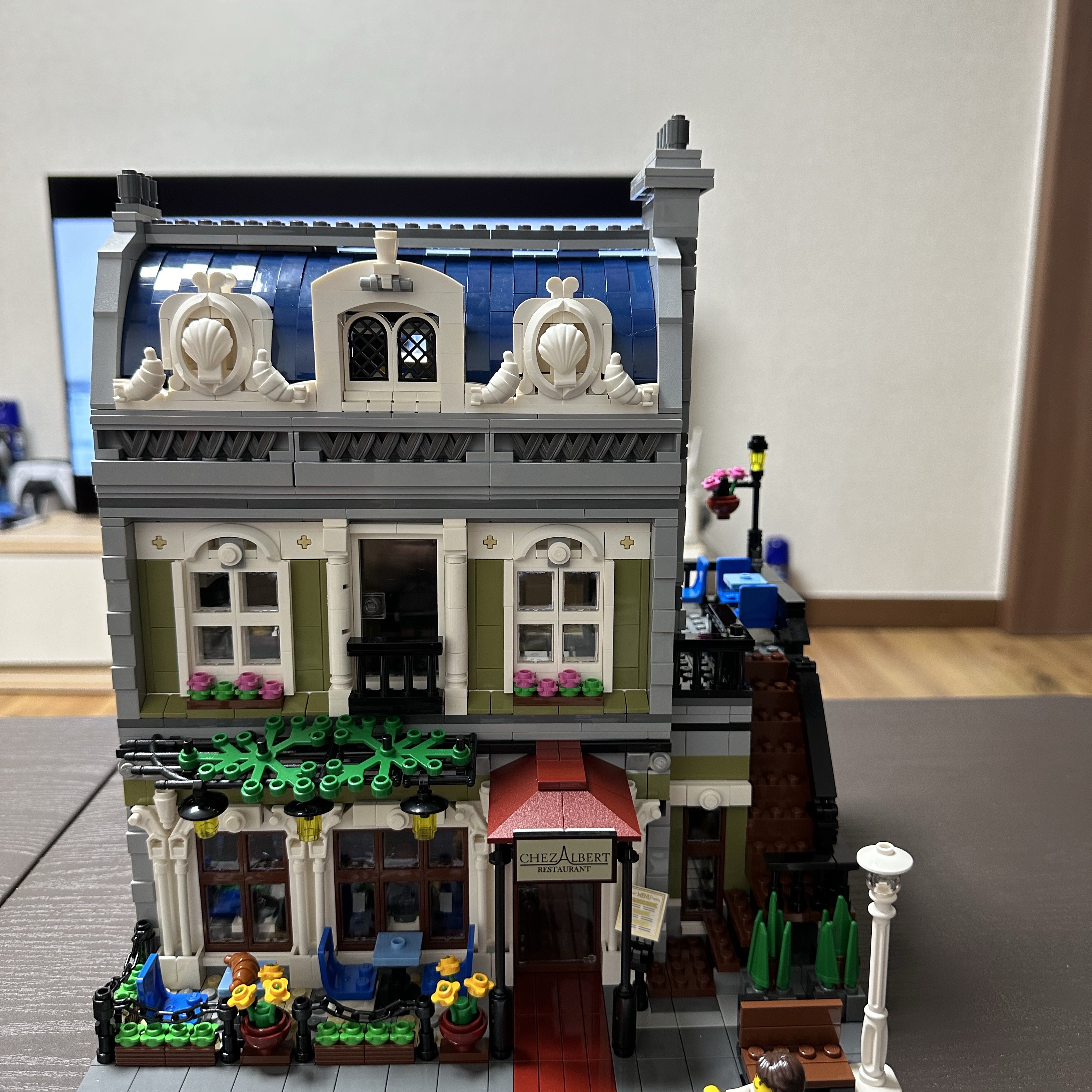 Lego Parisian Restaurant 착용 스타일 - 1