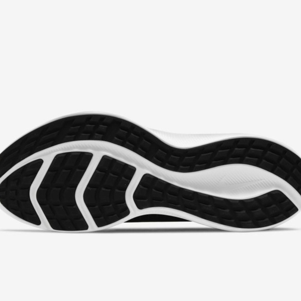 Nike Downshifter 11 Black White 착용 스타일 - 3
