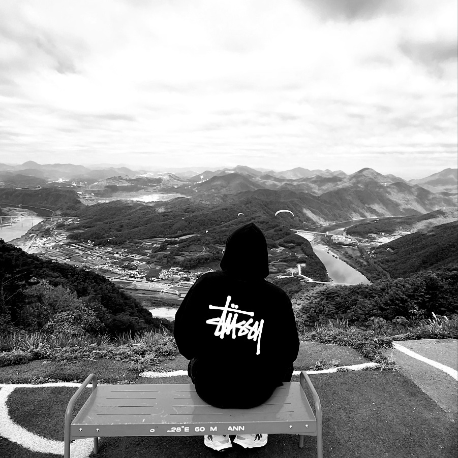 New Balance 5740 Sea Salt Helium, Stussy Basic Stussy Hoodie Black 2023 착용 스타일