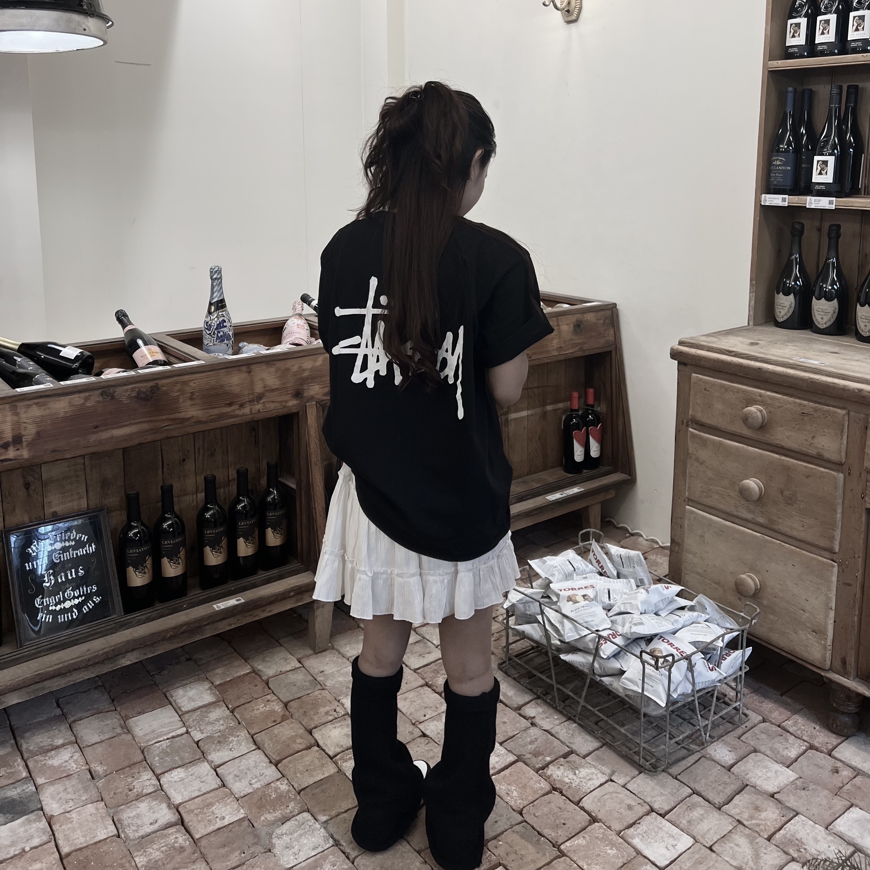 Stussy Basic Stussy T-Shirt Black 2023, Jellycat Bashful Bunny Bag Charm Tulip 착용 스타일 - 2