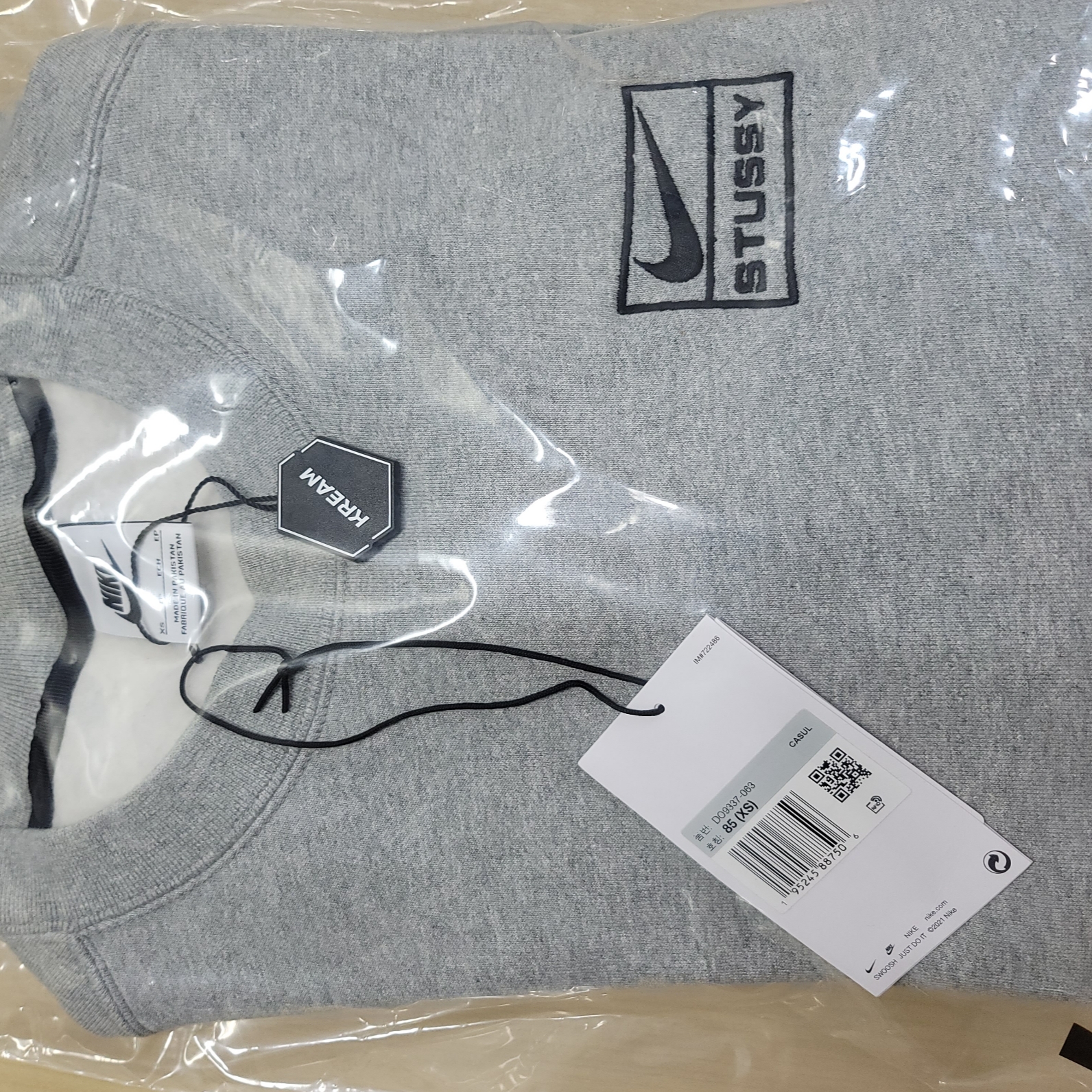 Nike x Stussy NRG Fleece Crewneck Dark Grey Heather (DO9337-063) 착용 스타일