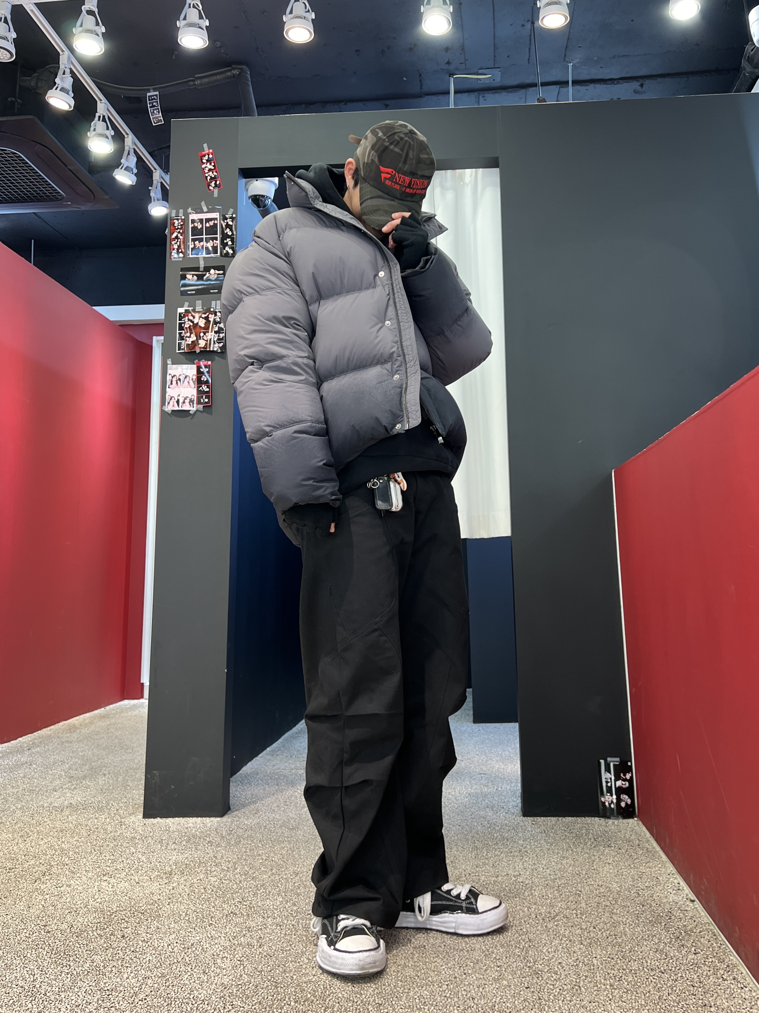 Zara x Ader Error Puffer Jacket Grey, Maison Mihara Yasuhiro Peterson OG Sole Canvas Low Sneakers Black 착용 스타일