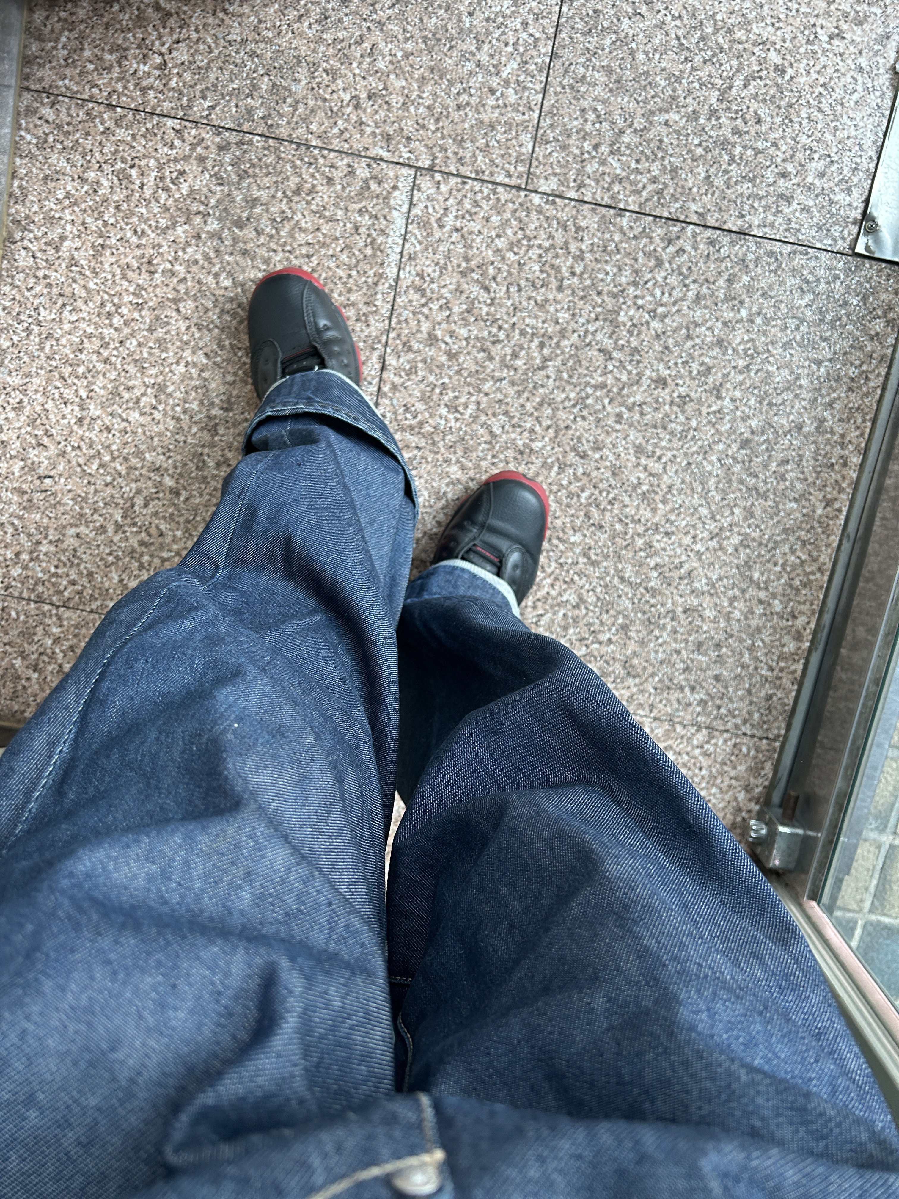 Jordan 13 Retro Dirty Bred, [KREAM 단독] ADSB Andersson Bell Patchwork Wave Tuck Wide Leg Jeans Indigo 착용 스타일 - 1