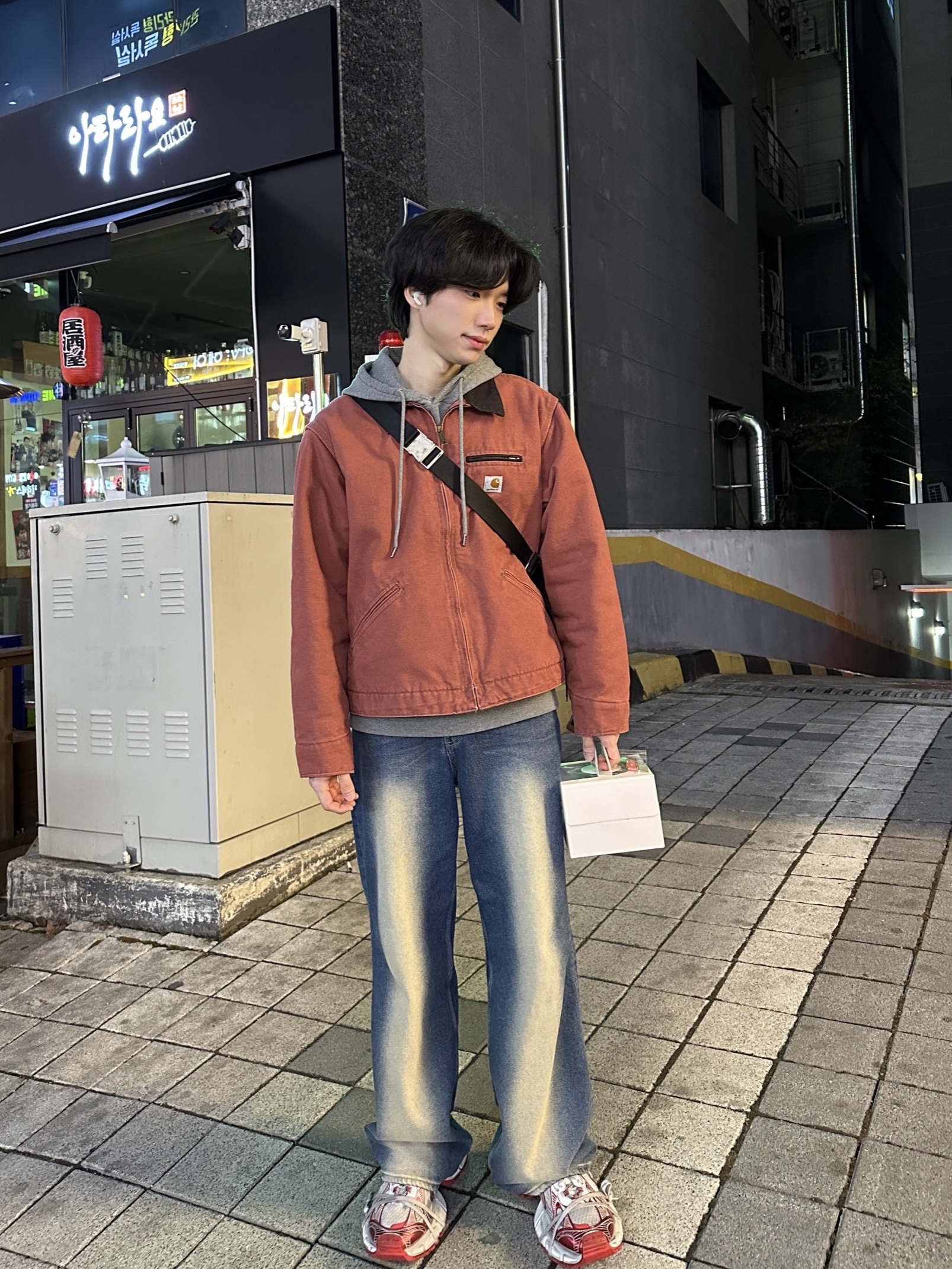 Balenciaga 3XL Sneakers White Red 착용 스타일 - 1